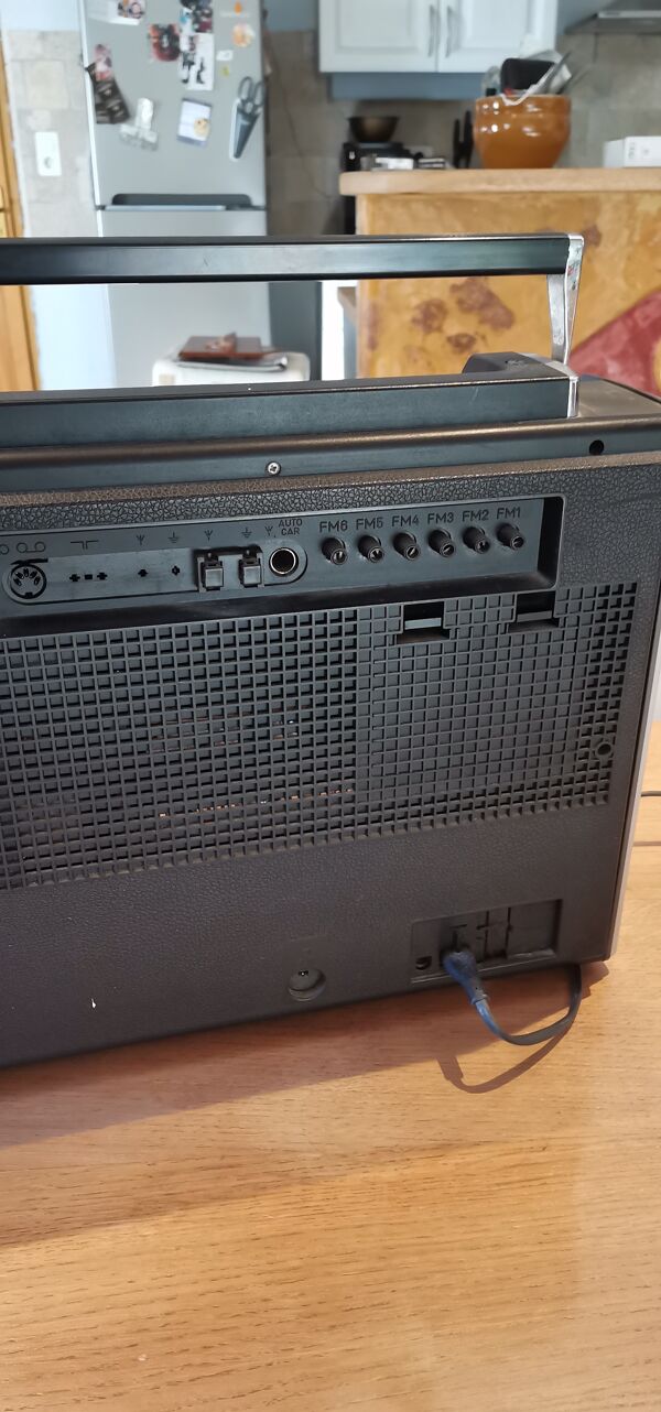 Ancien poste radio grundig