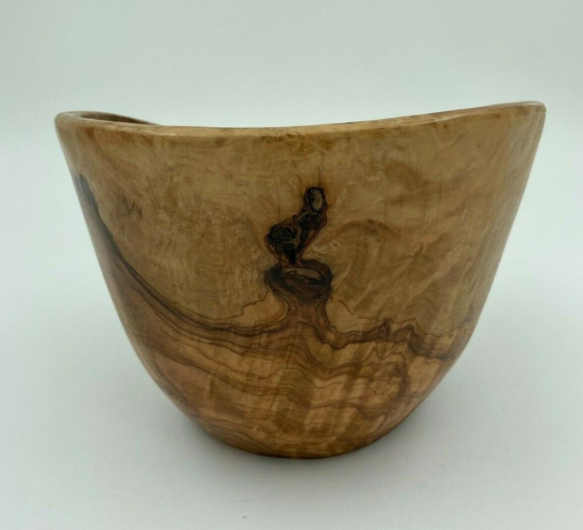 Free-form wooden 1960 trend design cut for fruit