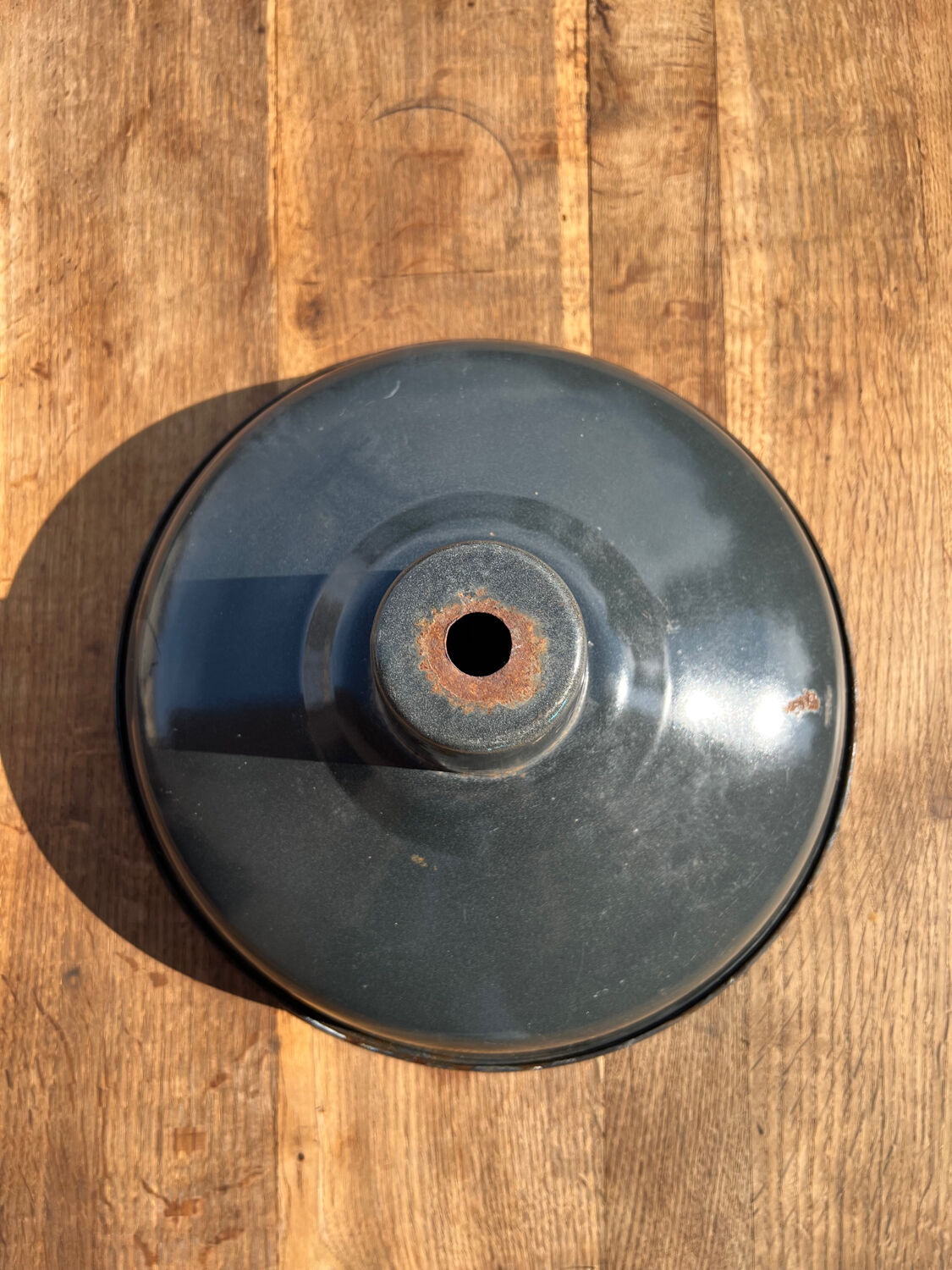 Industrial enamelled sheet metal lampshade