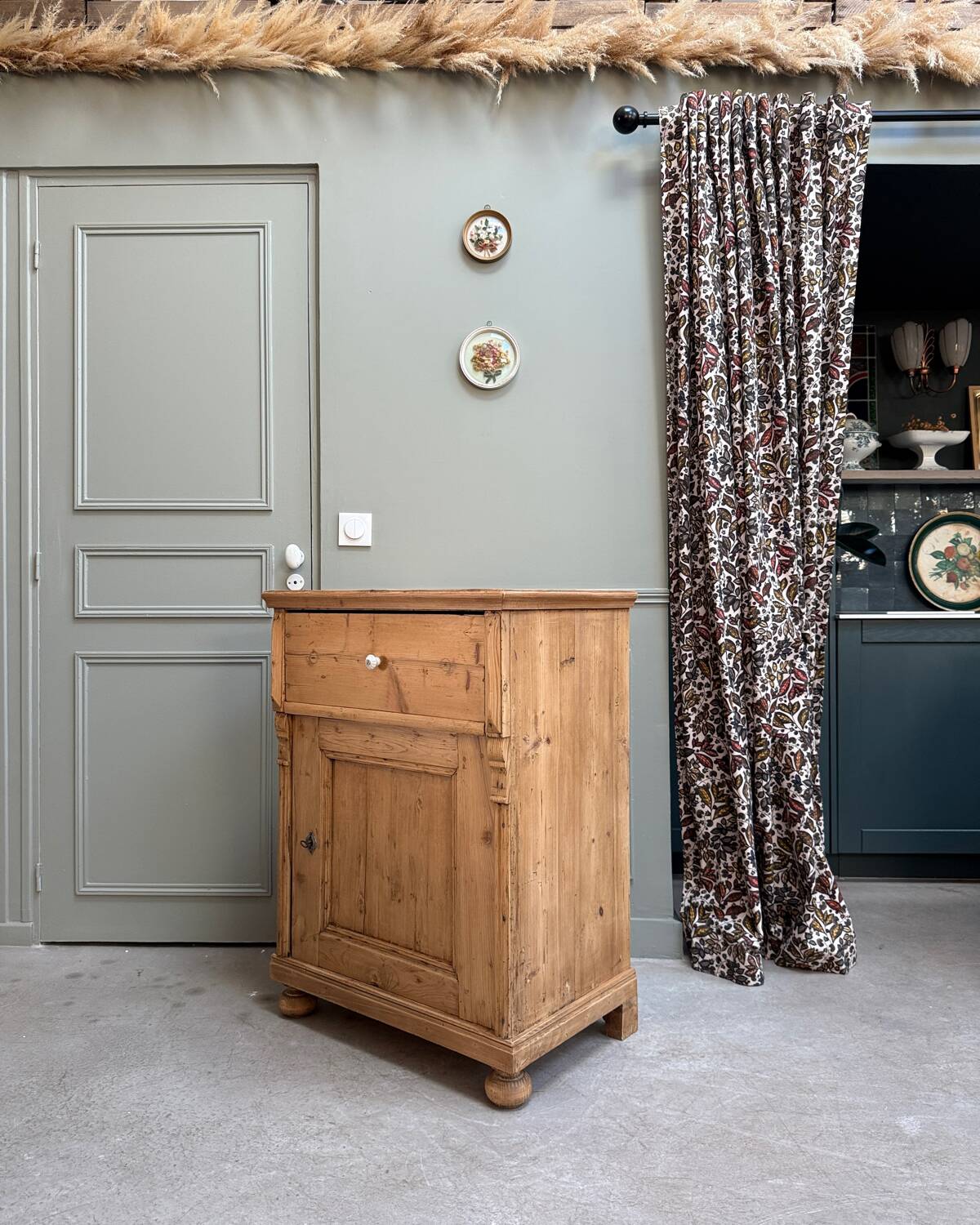 English jam cupboard in solid pine (renovated)