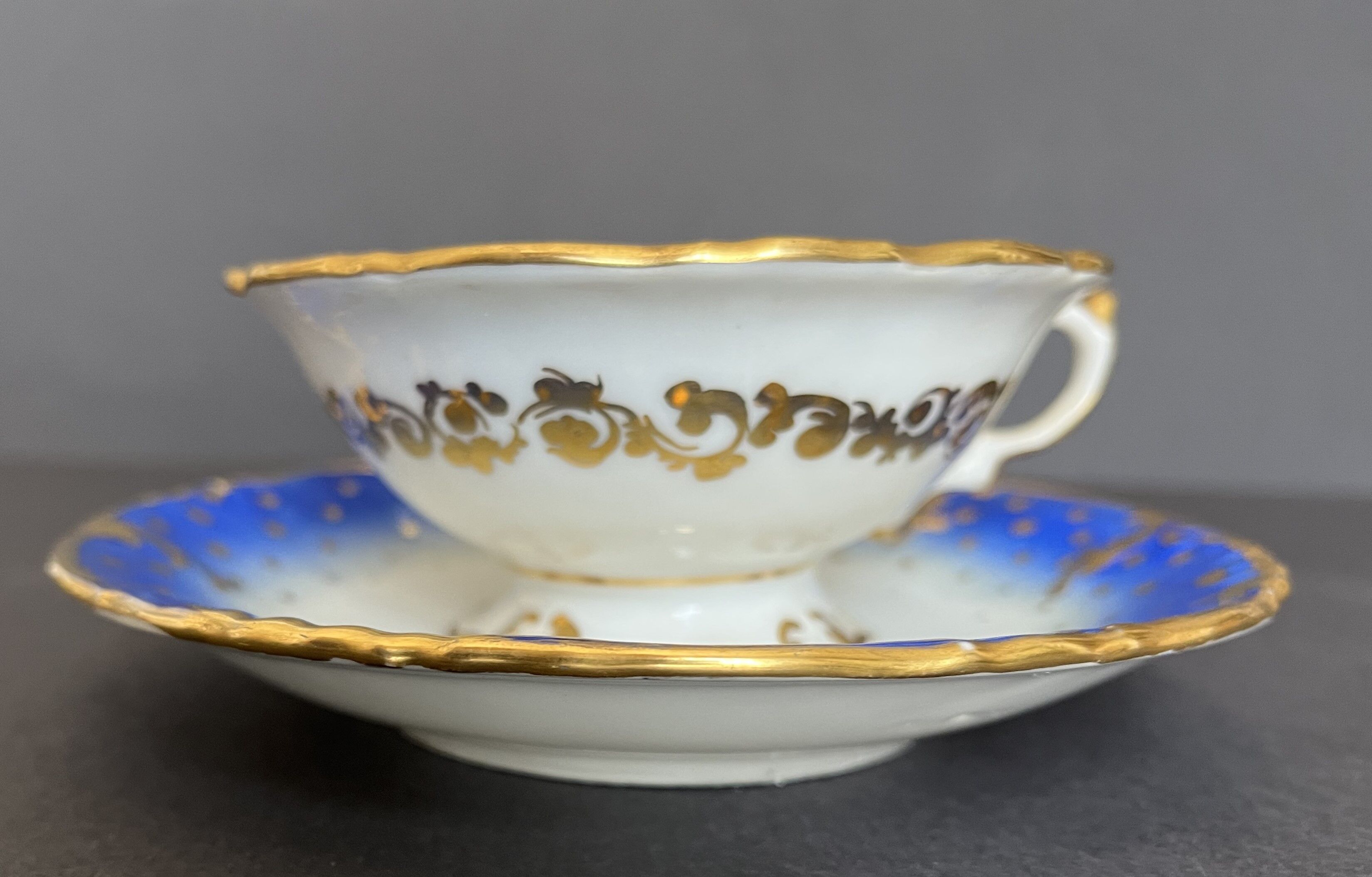 Tasse et sous-tasse en porcelaine de Paris