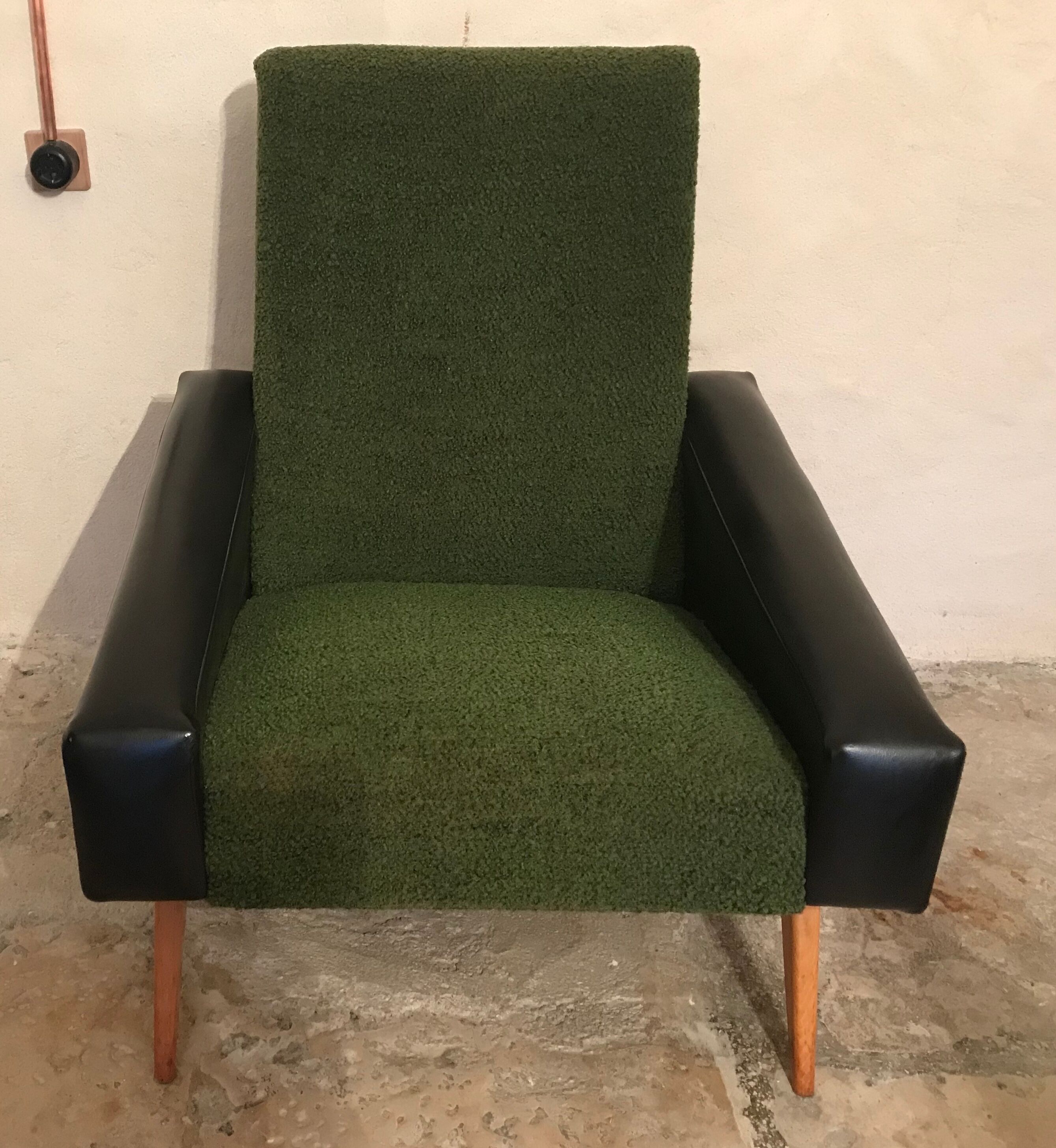 Vintage chair foot compass wool and skai