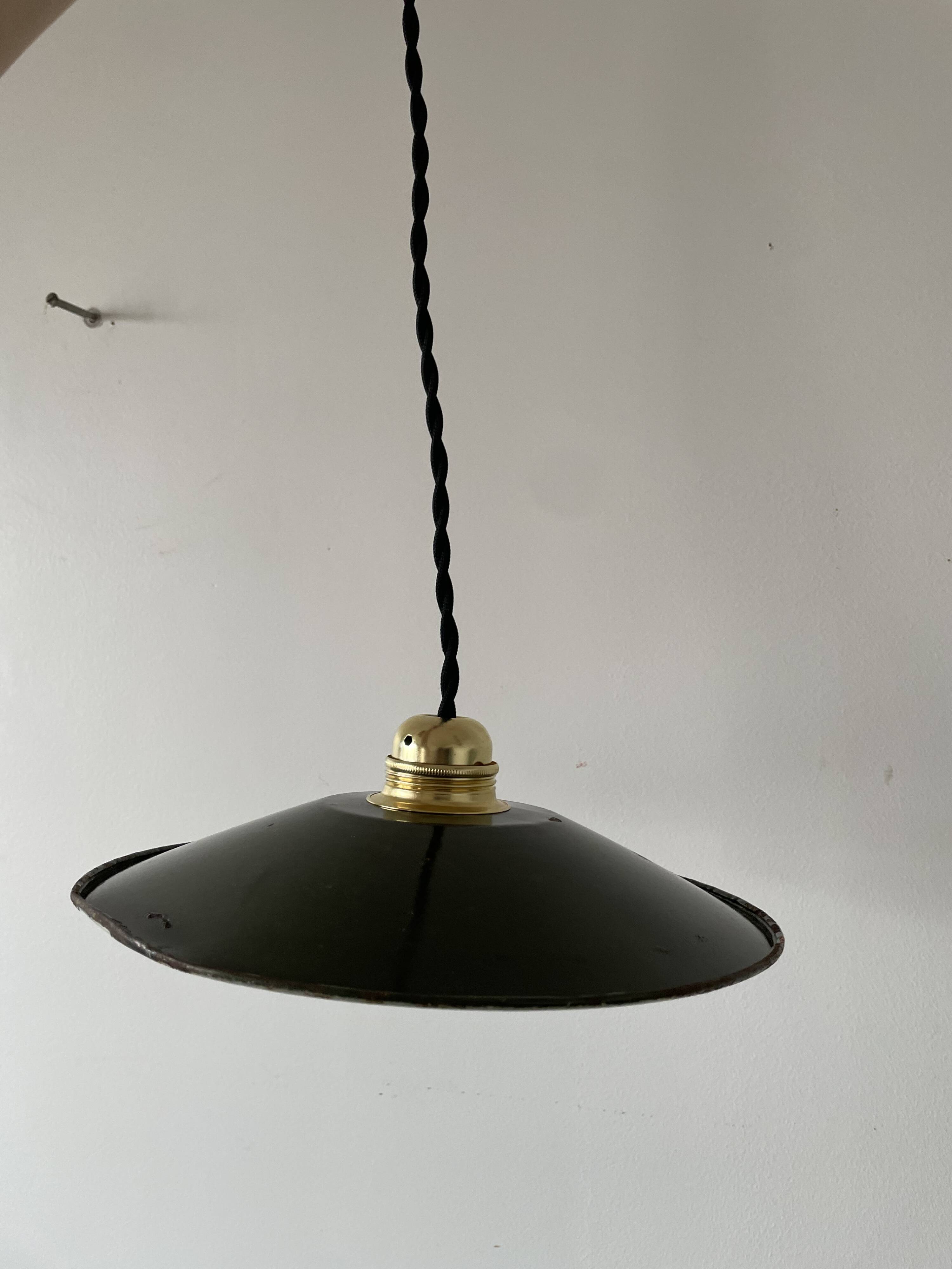 Suspension in old enameled sheet metal (x2)