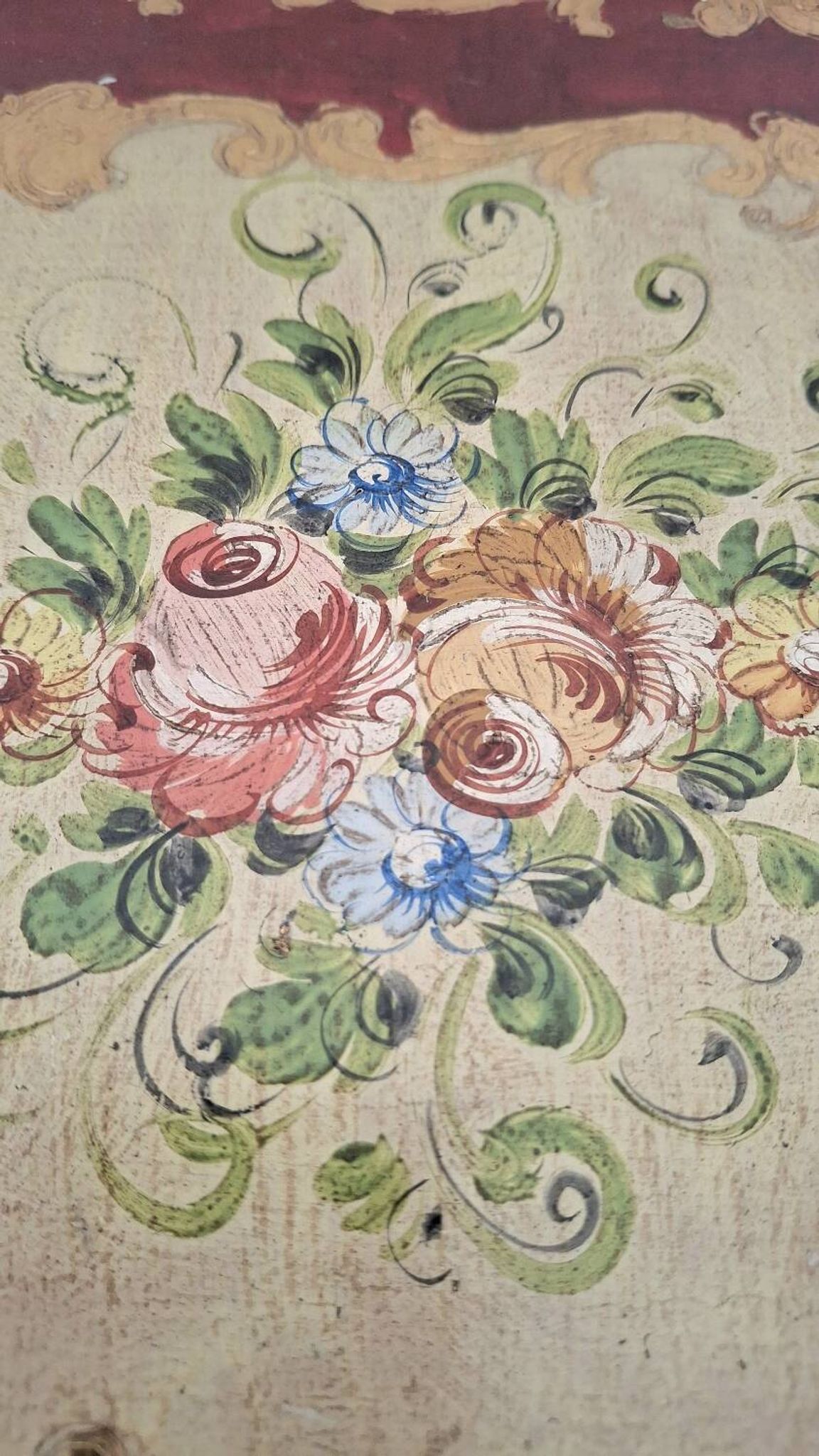 Table d'appoint en bois doré florentin italien du milieu du siècle avec peinture à la main F