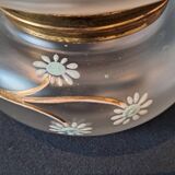 Bonbonnière art nouveau en verre satiné avec décor floral peint a l’émaille