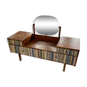 Dressing table in natural wood and fabrics