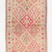 Vintage Runner Kilim, Tons Rose et Beige, Motifs Anatoliens Géométriques