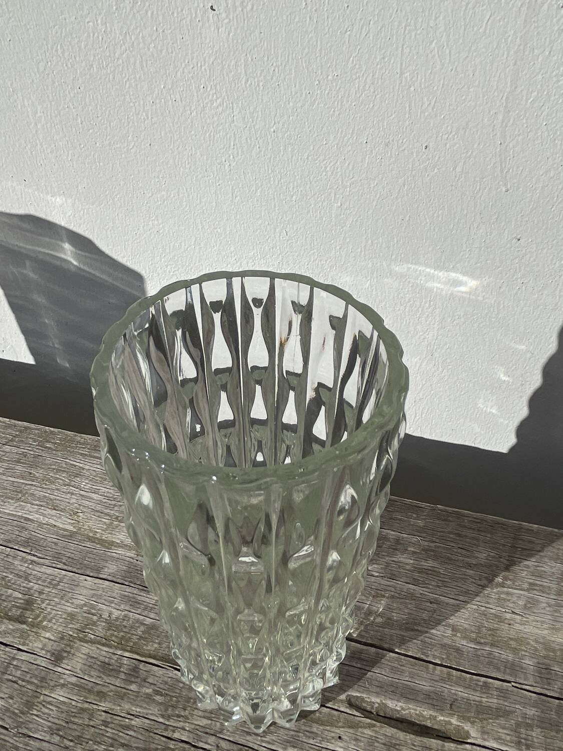 Vase en verre épais transparent