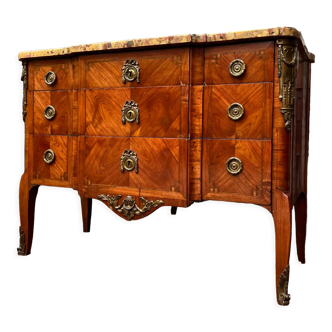 Jump chest of drawers in transition style nineteenth century