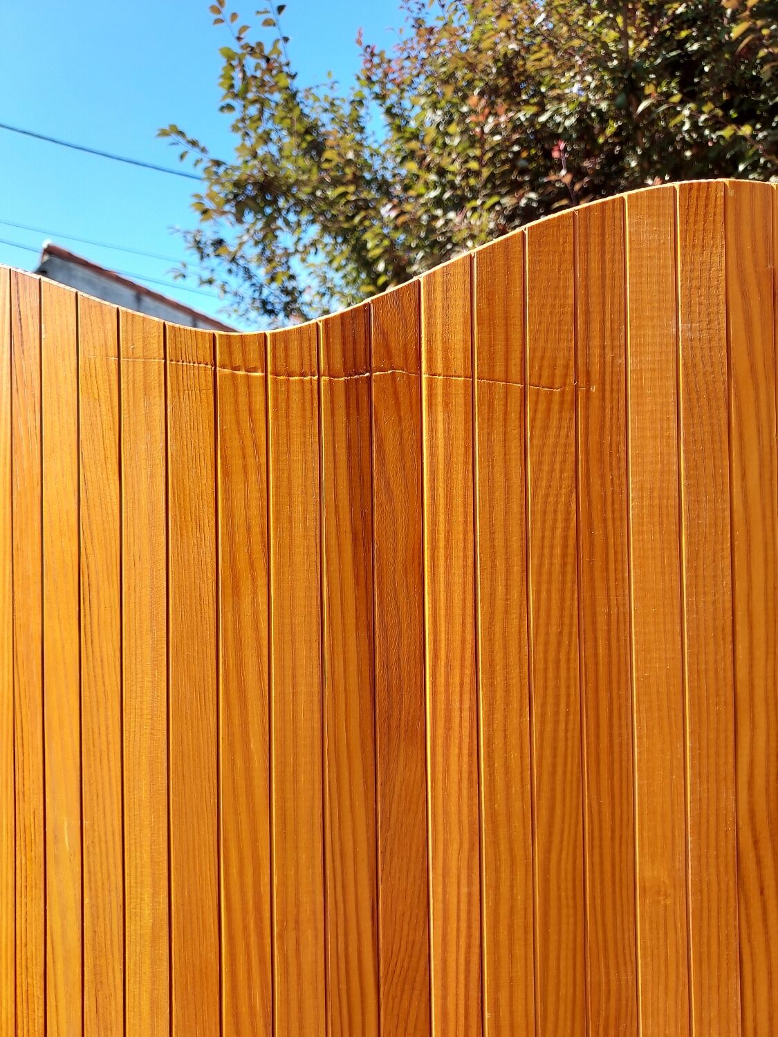 Articulated wooden screen