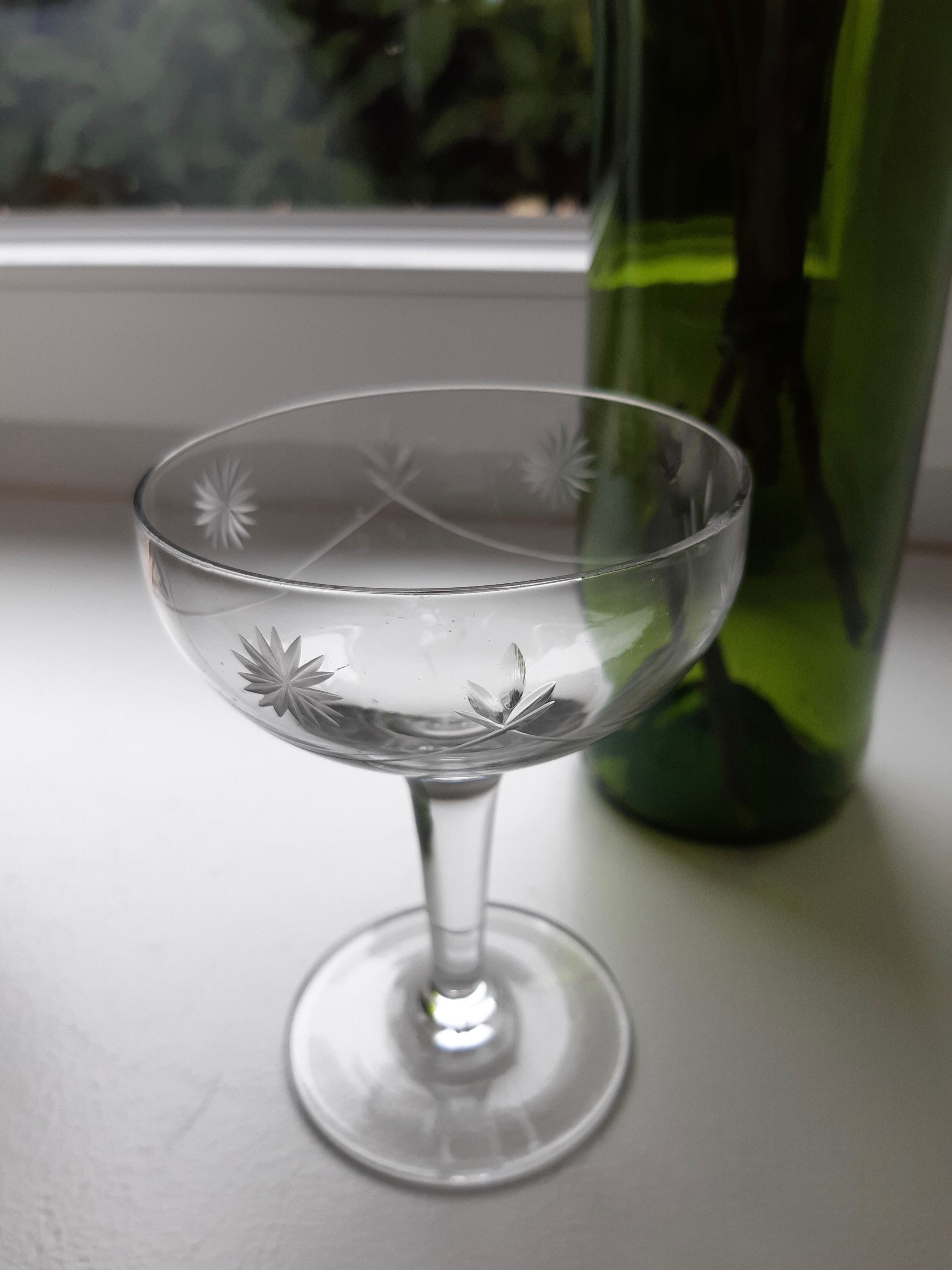 Lot of 6 mismatched crystal champagne glasses early 20th century