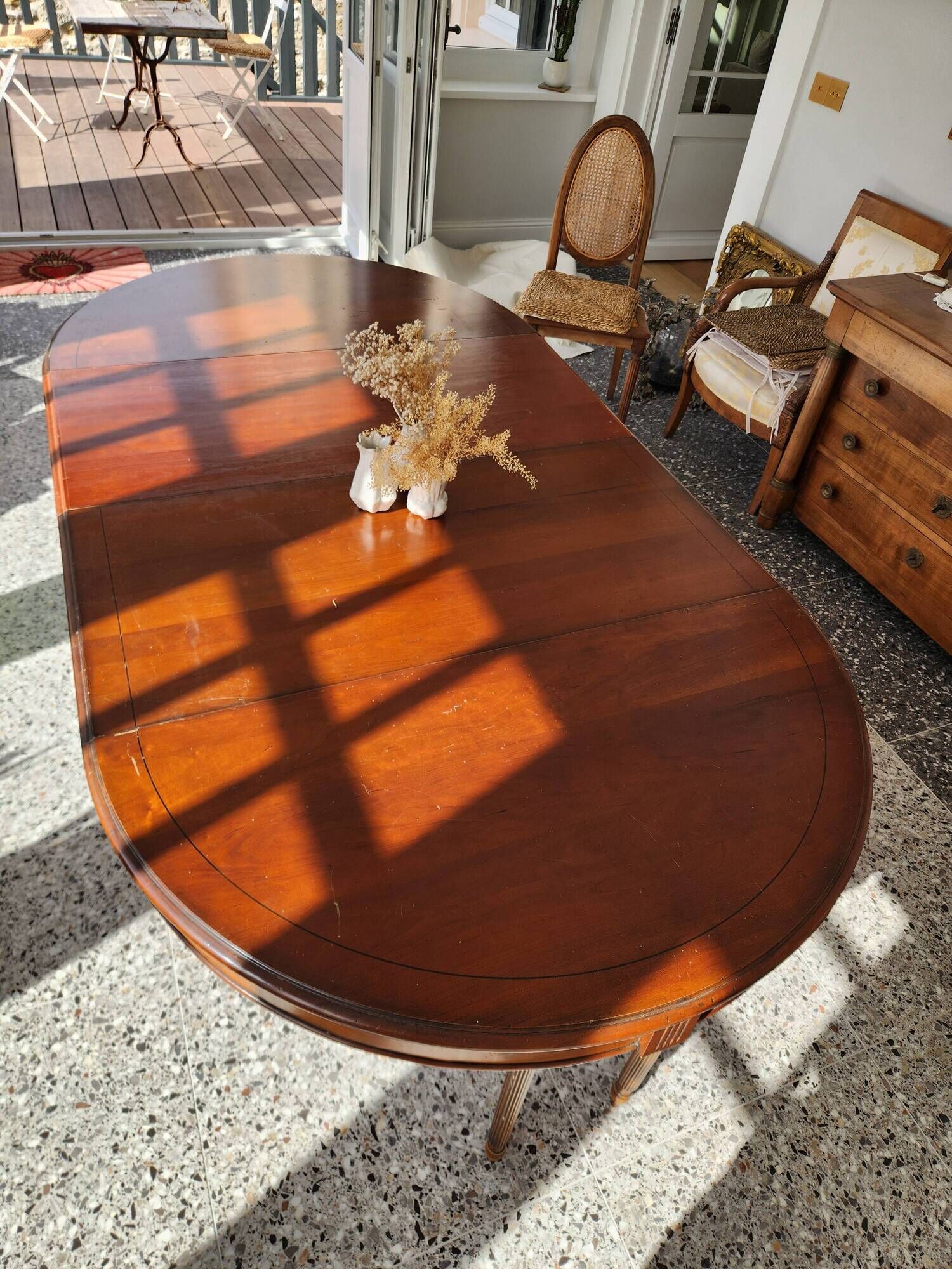 Round table with central leg 110cm extendable to 210cm