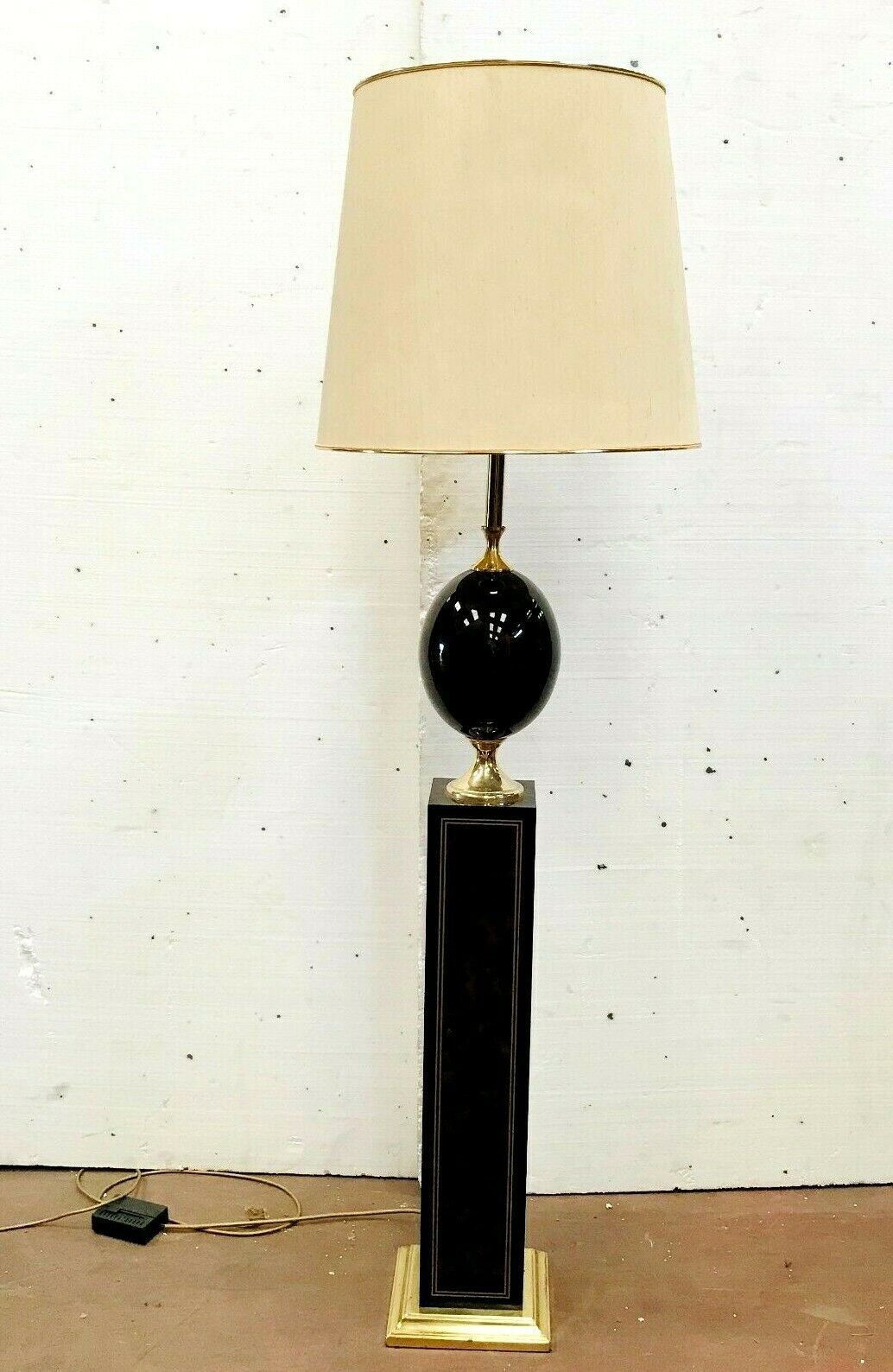 Vintage 1970s brass base 20th century lamppost