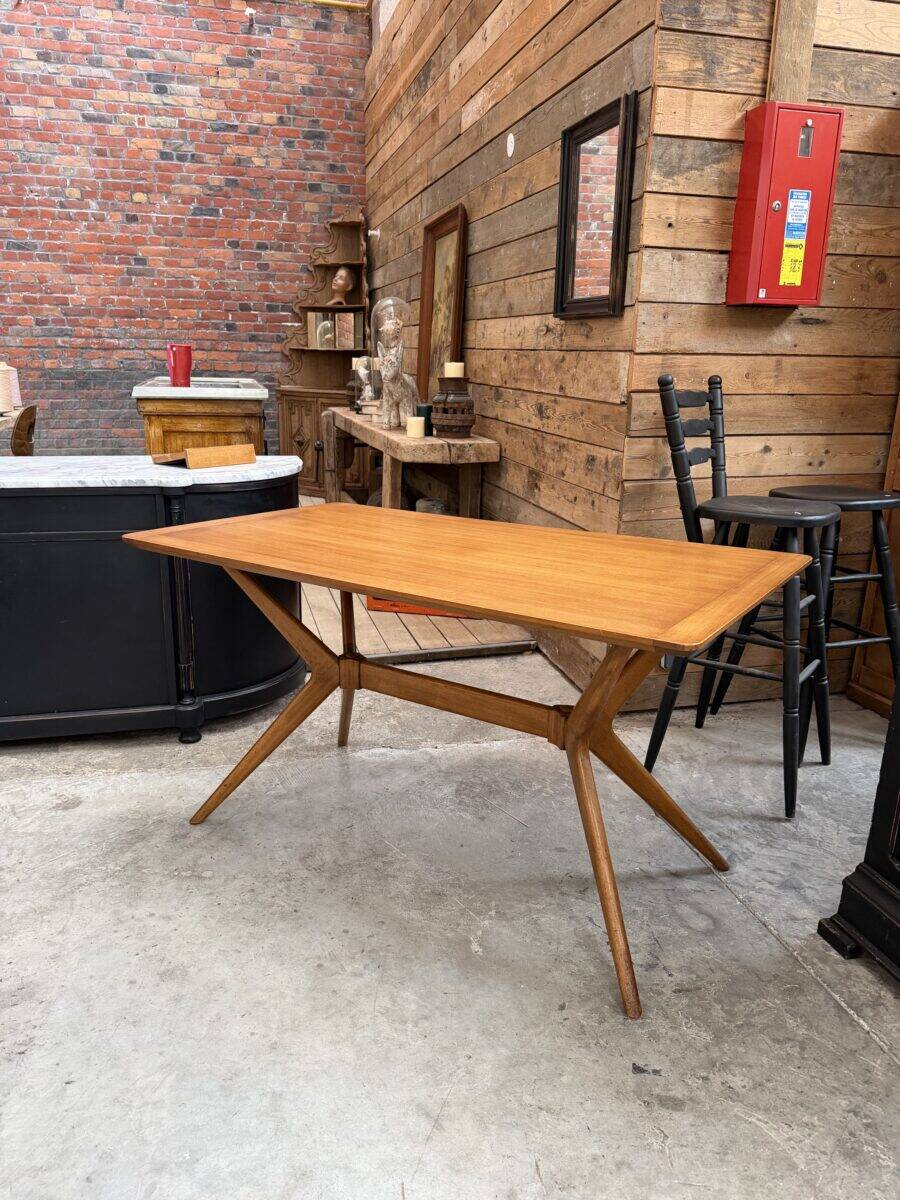 « Table hélicoptère » par E. Gomme pour G-Plan