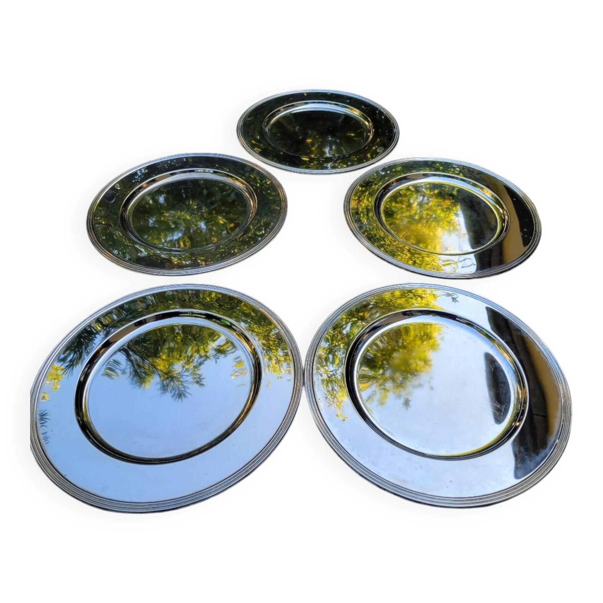 5 assiettes de présentation en métal argenté