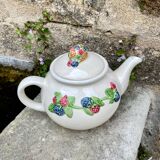 Teapot with fruity decoration