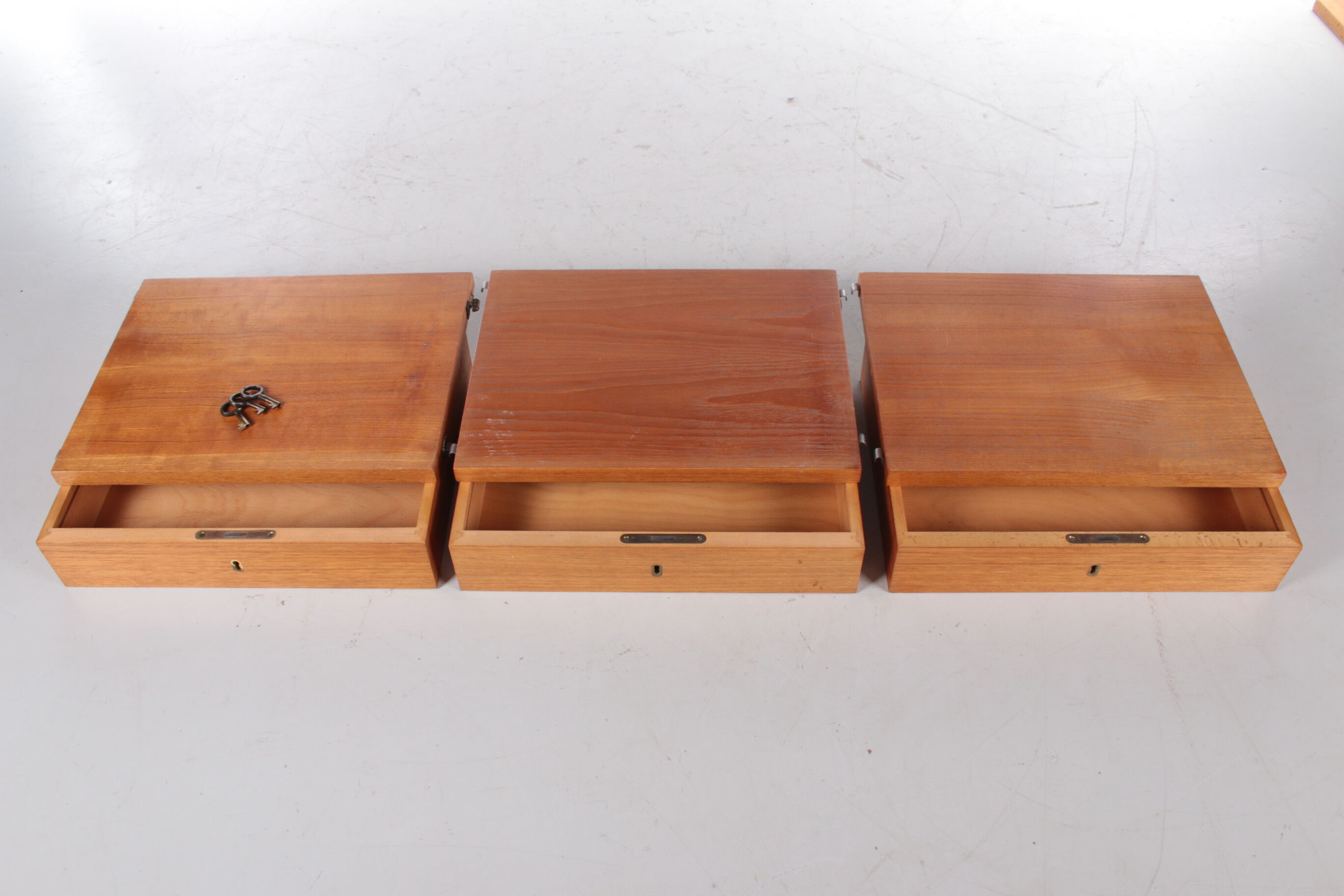 Ladder shelf wall unit by Nisse Strinning for String Design AB, 1950s