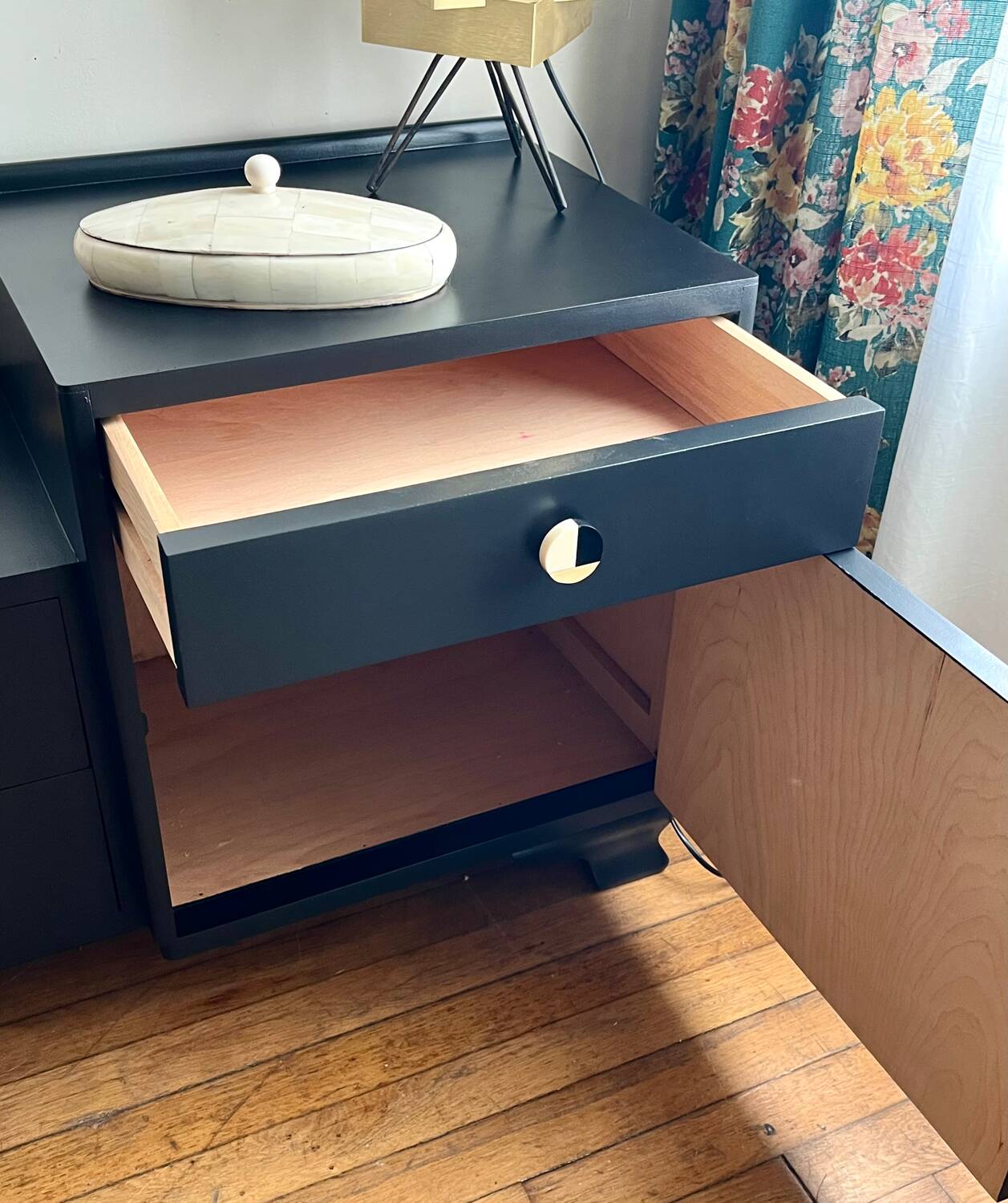 Asymmetrical entrance furniture