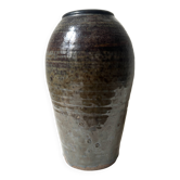 Vase en gres noir marronné émaillé et signé sous la base, vers 1950
