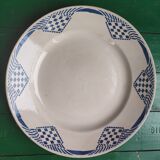 Plat ancien porcelaine Moulins des loups