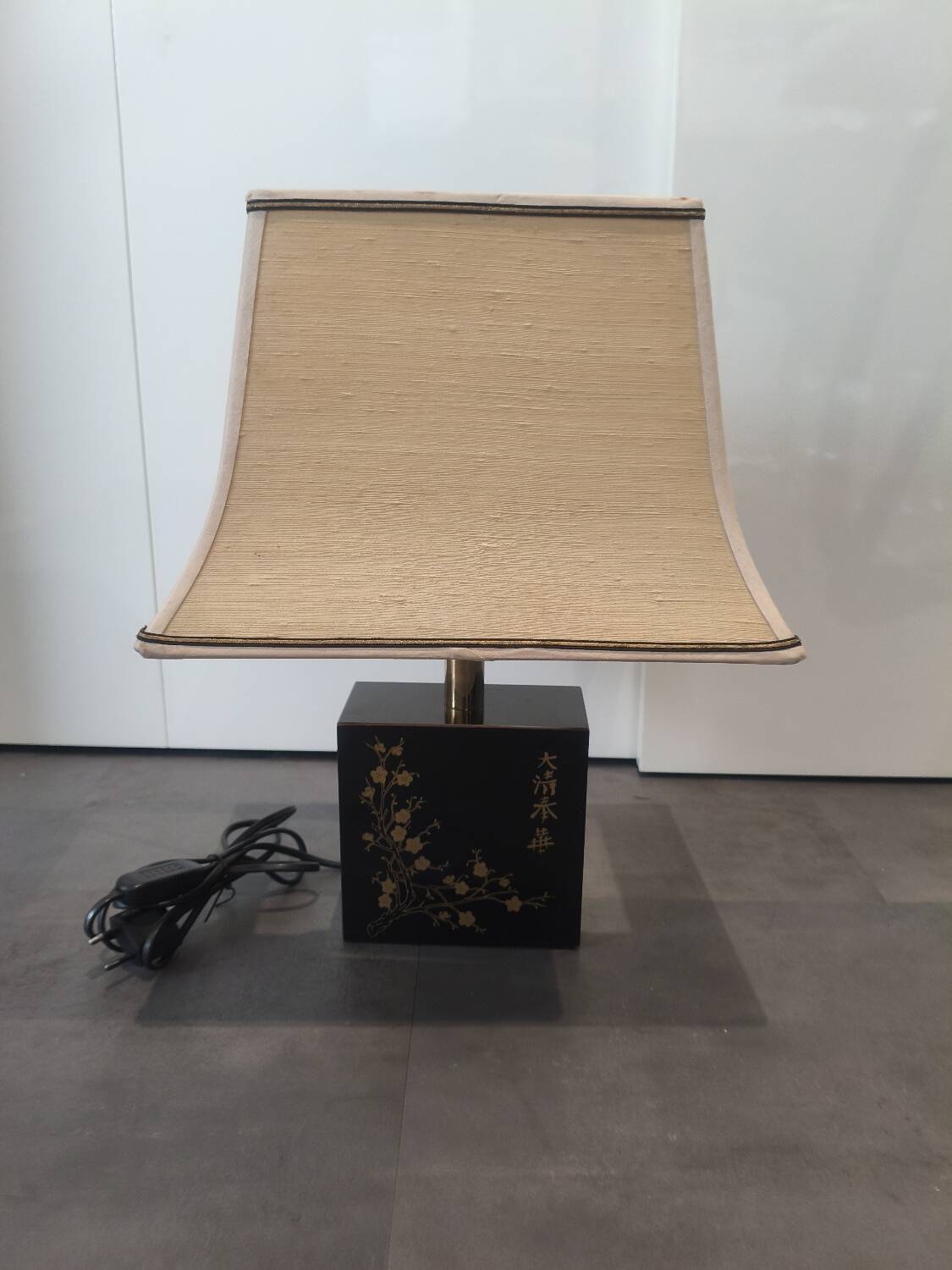 Chinese pagoda lamp dolphin