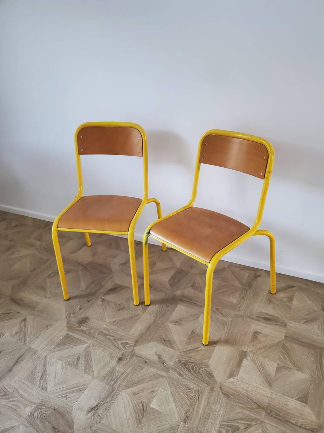 Set of 2 school chairs