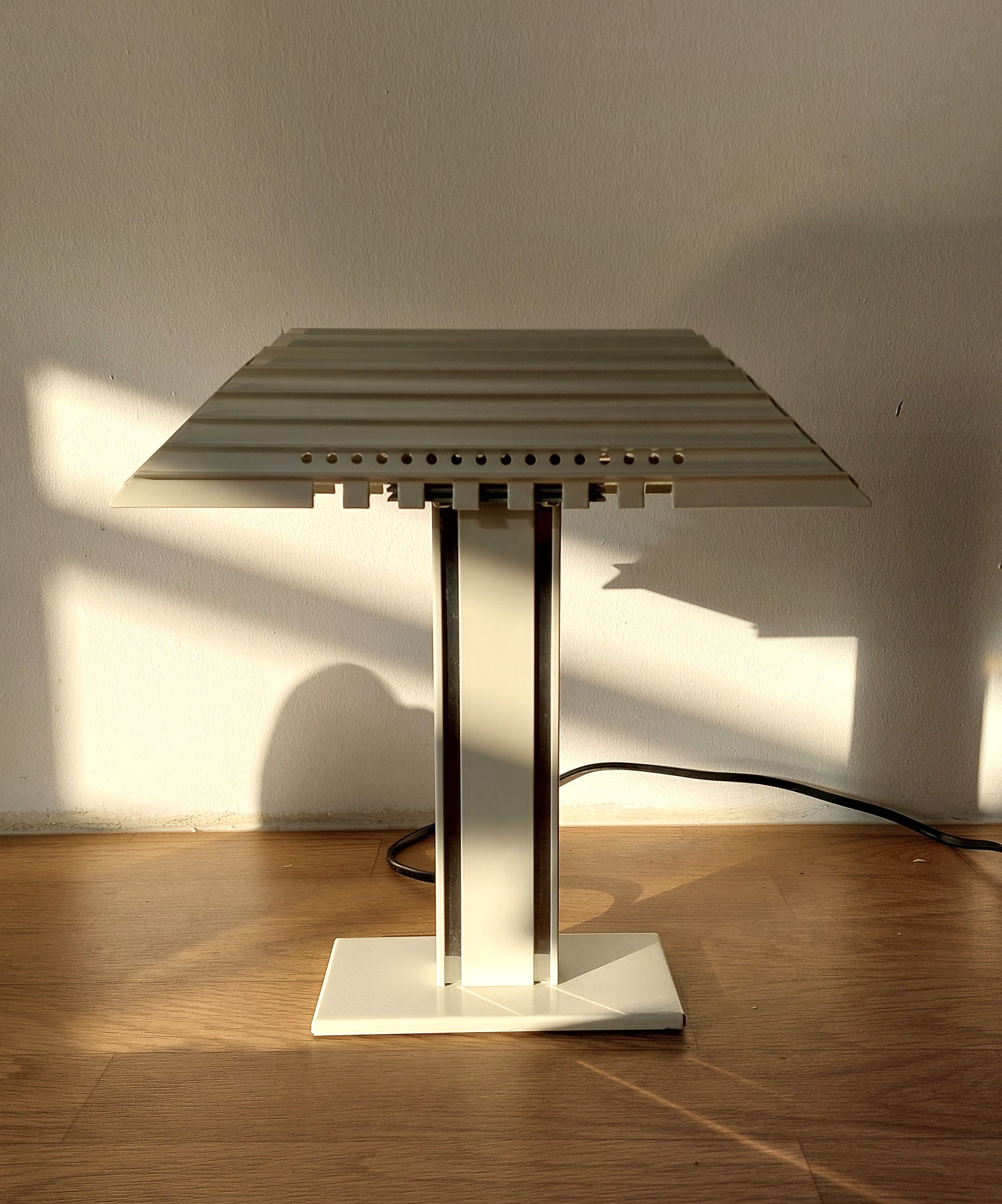Desk lamp in white lacquered aluminum 1980 Aluminor.