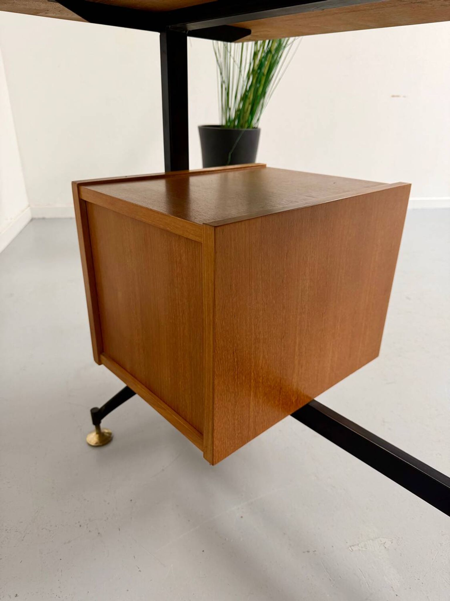 Vintage Italian design desk from the 1960s in wood and metal.