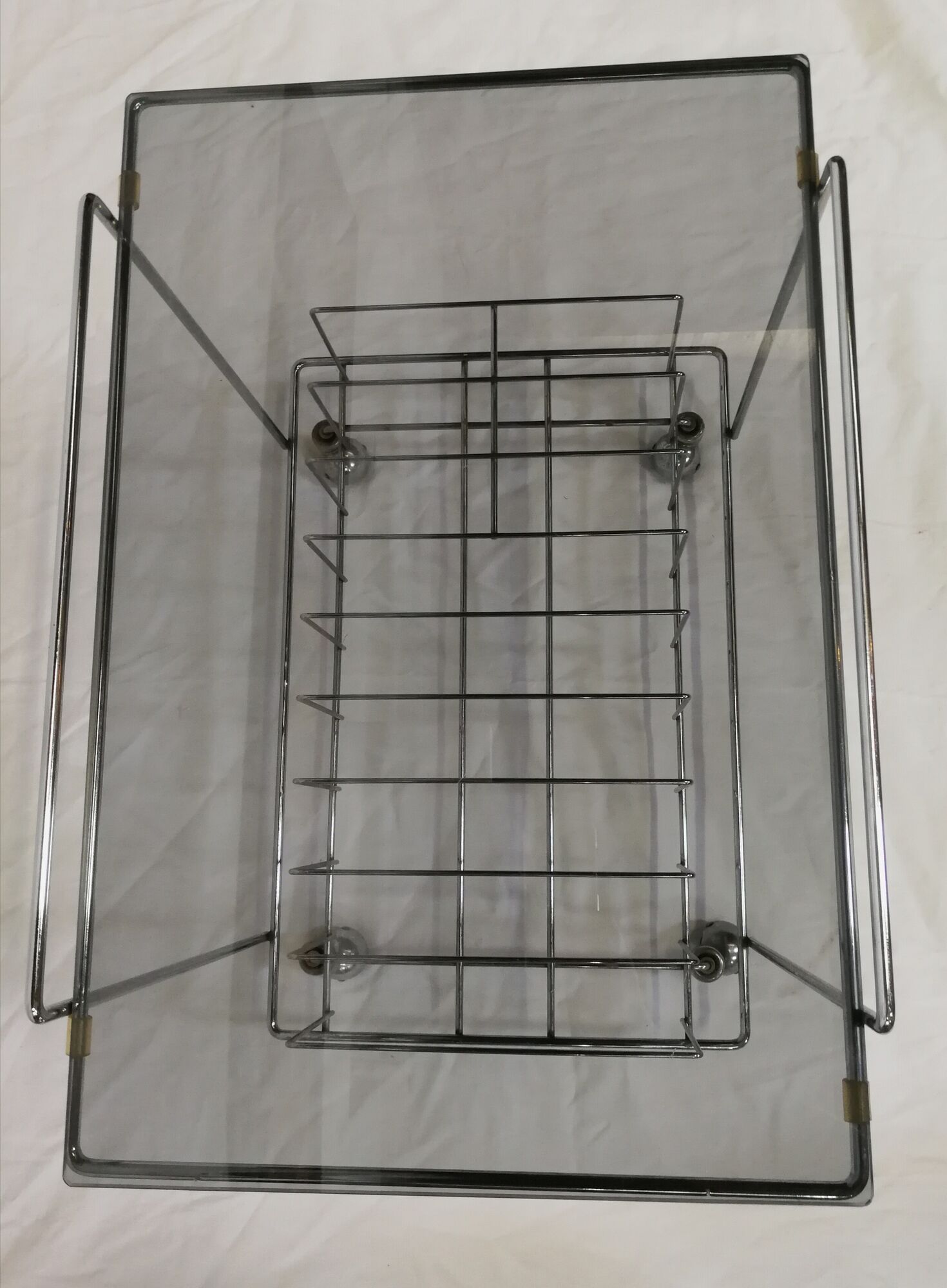 Service door vinyl of the 1970s smoked glass chrome