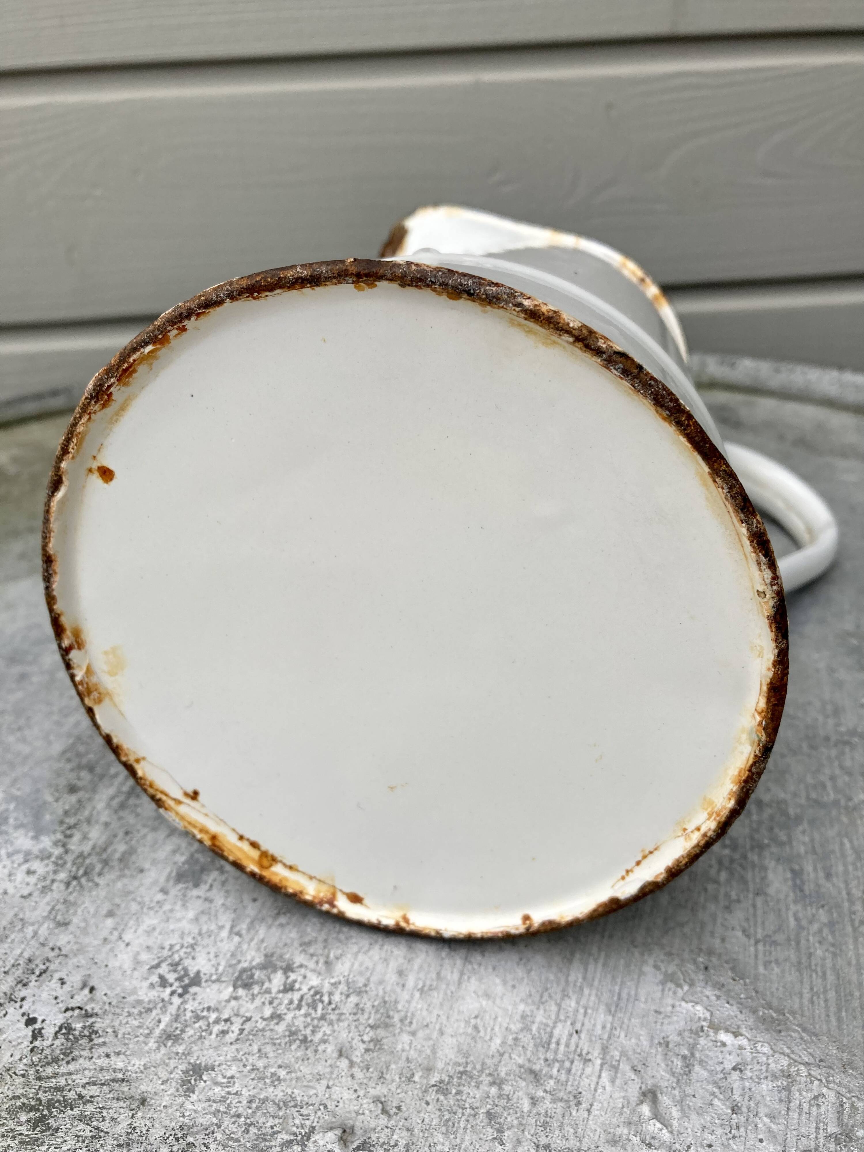 Pichet blanc tôle émaillée