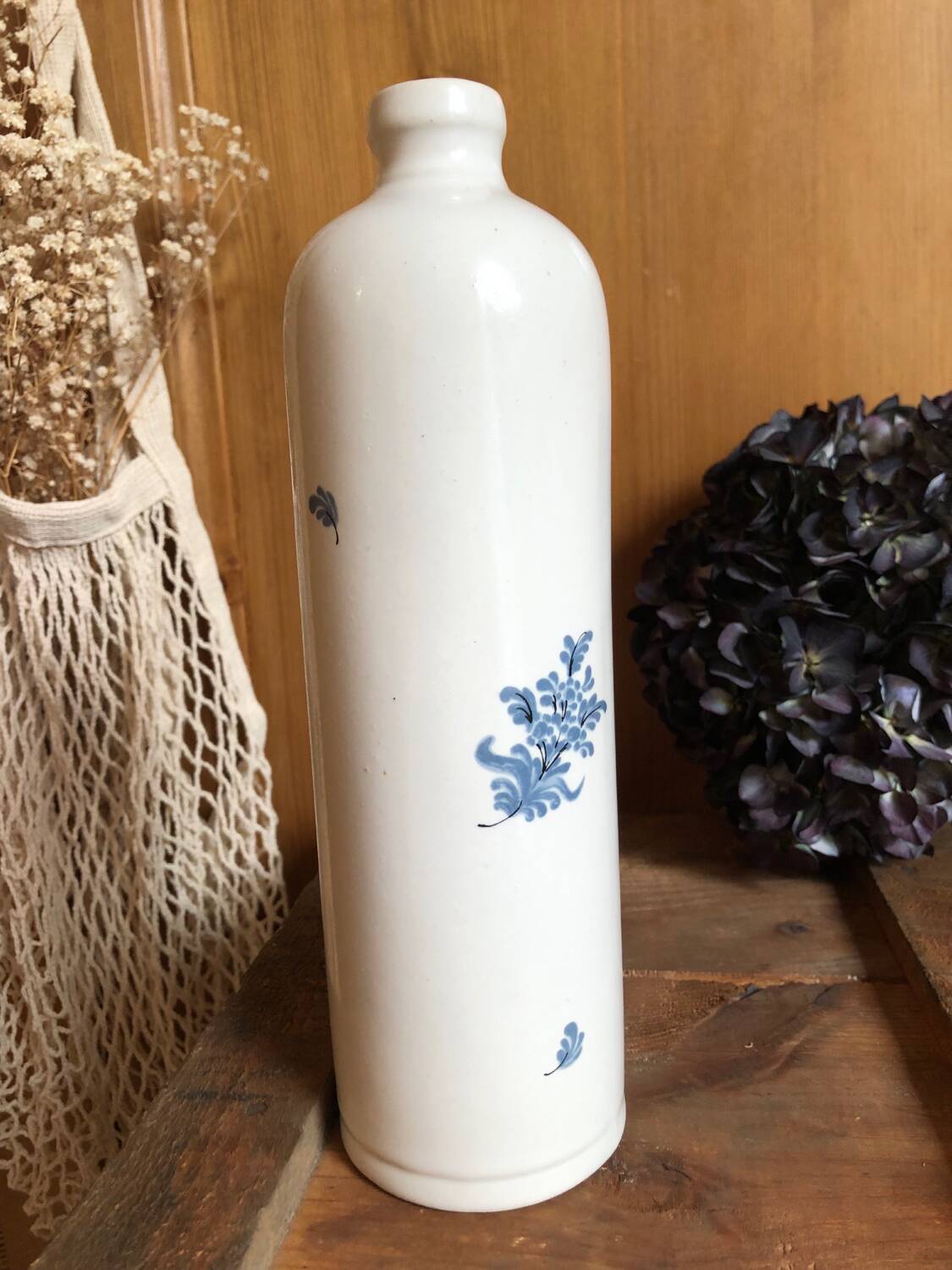 Bouteille en grès peinte