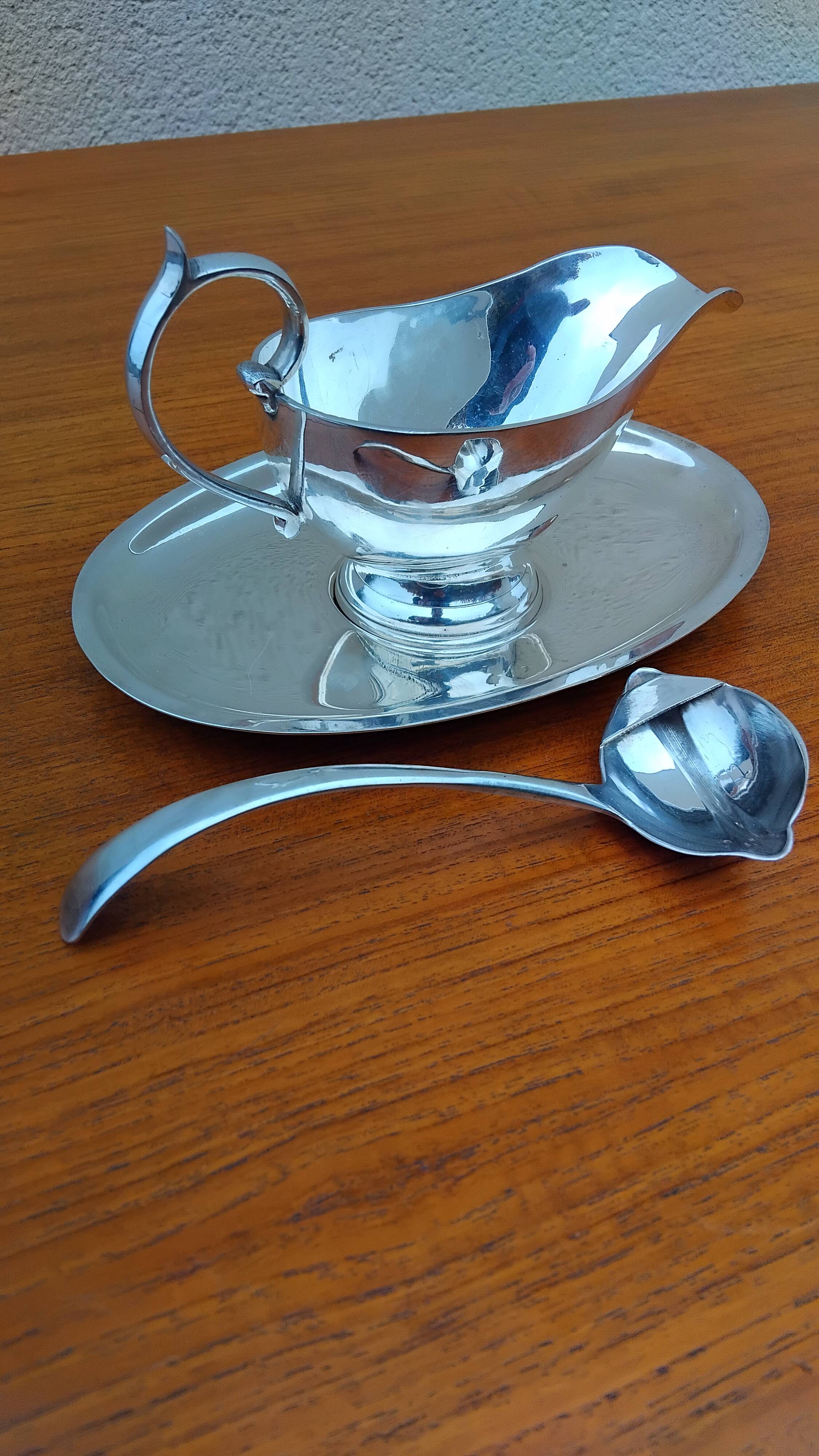 Vintage silver-plated metal sauce boat tableware