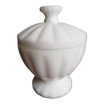 Cosmetic opaline jar