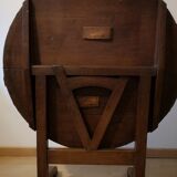 Round winemaker's table on original leather inlay gilded