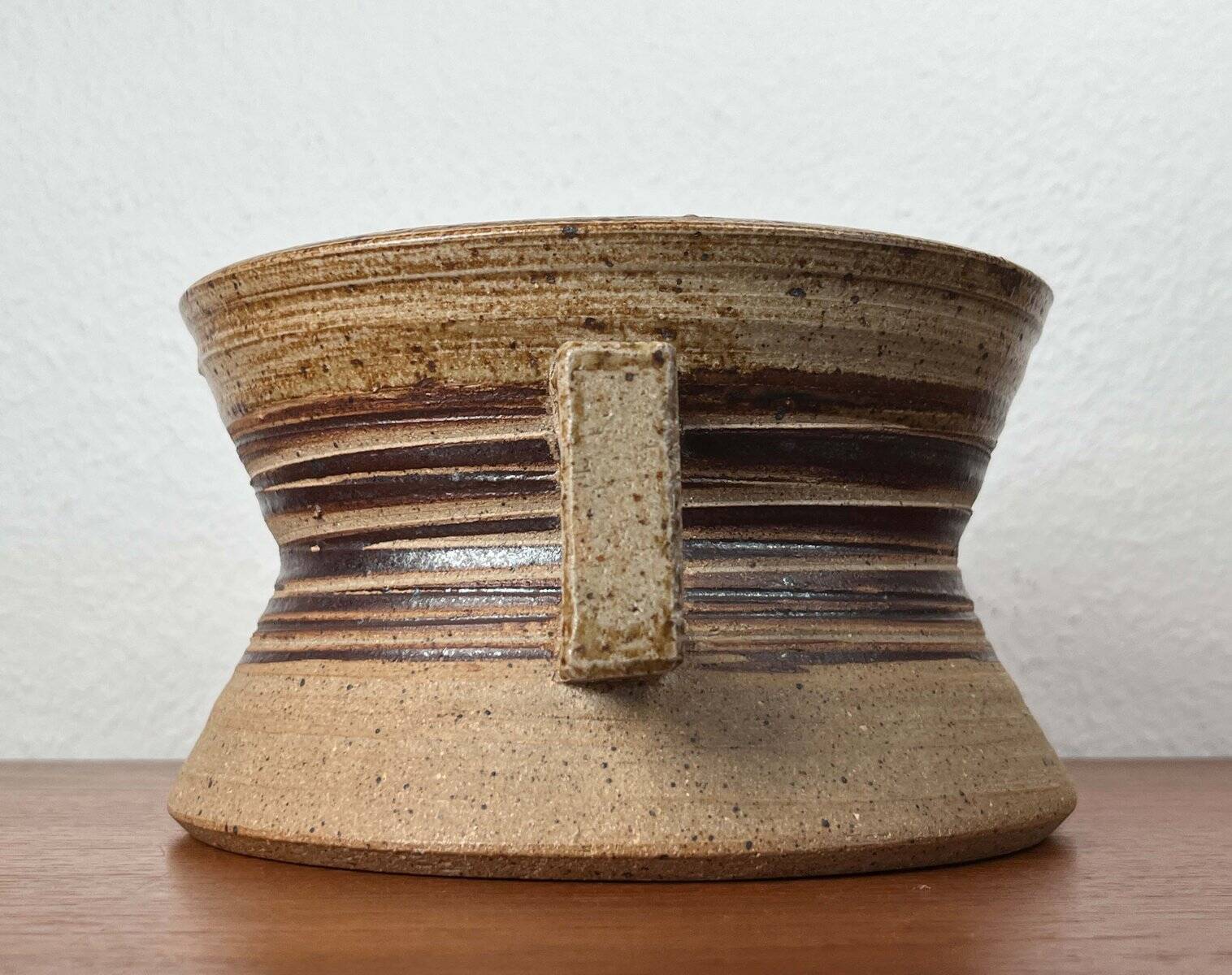 Bol de poterie d'atelier danois moderne du milieu du siècle par Tue Poulsen pour Tue Keramik, années 1960