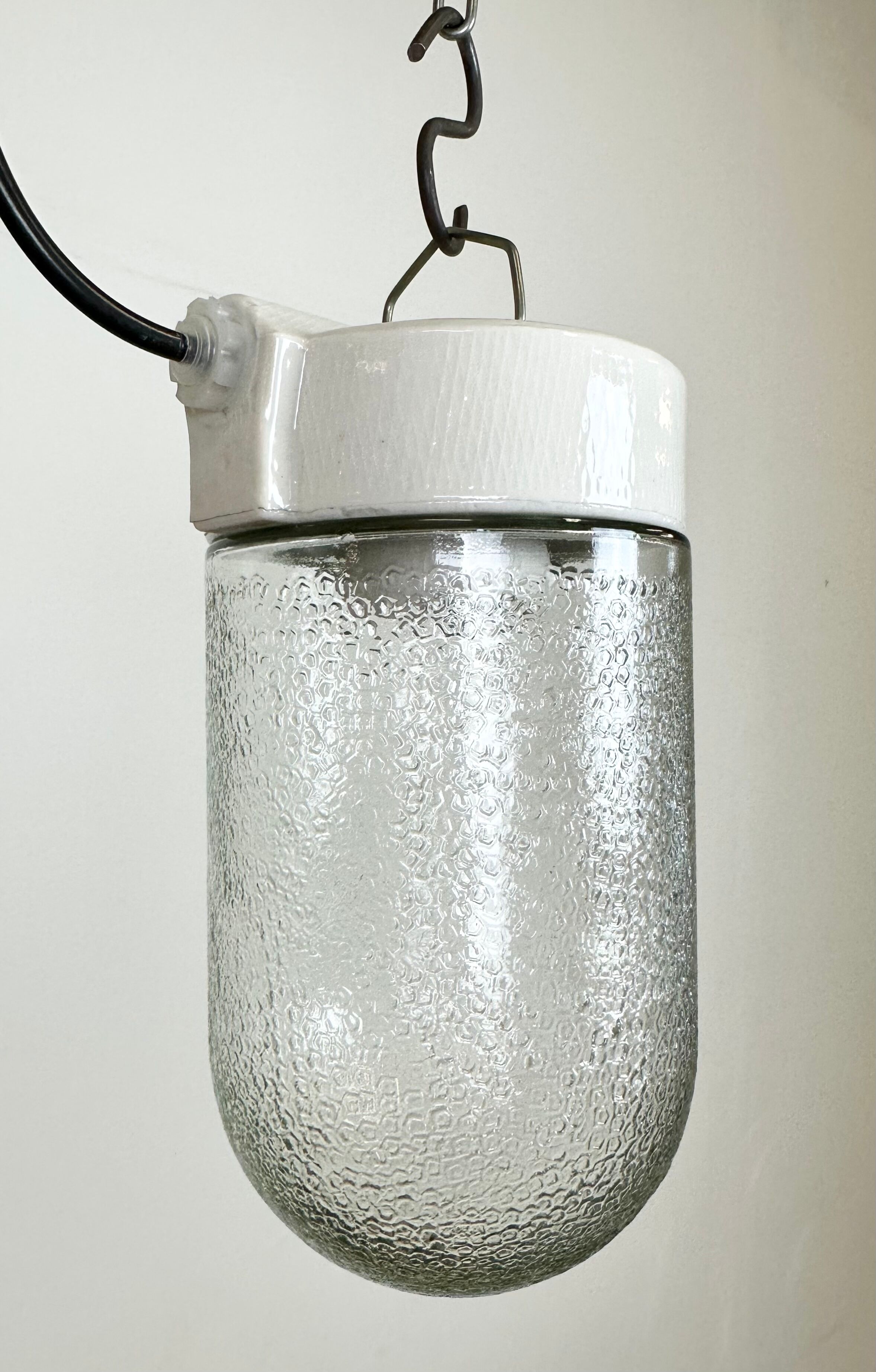 Suspension en porcelaine blanche vintage avec verre dépoli, années 1970