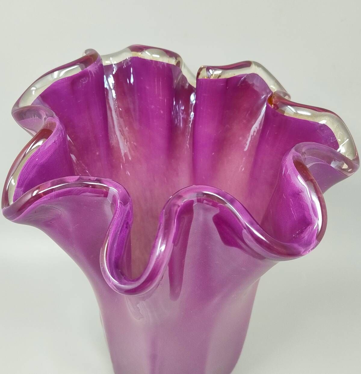 Vase en verre Murano Fazzoletto magenta-rose Michielotto des années 1970.