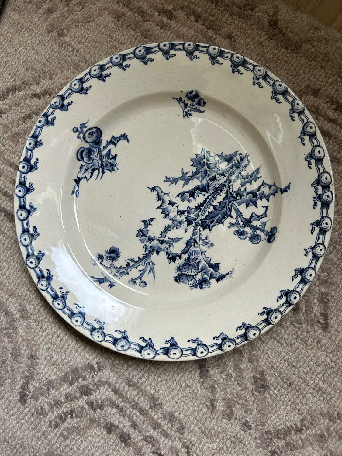 Round plate, iron earth, Gien Thistles