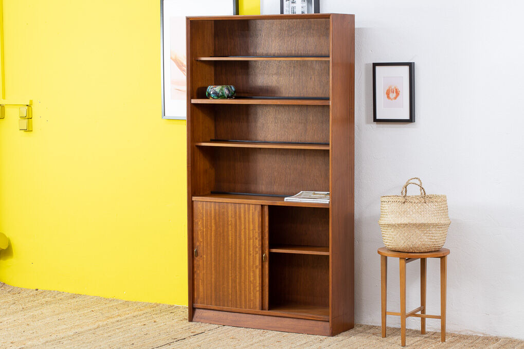 Scandinavian bookcase – 91 cm