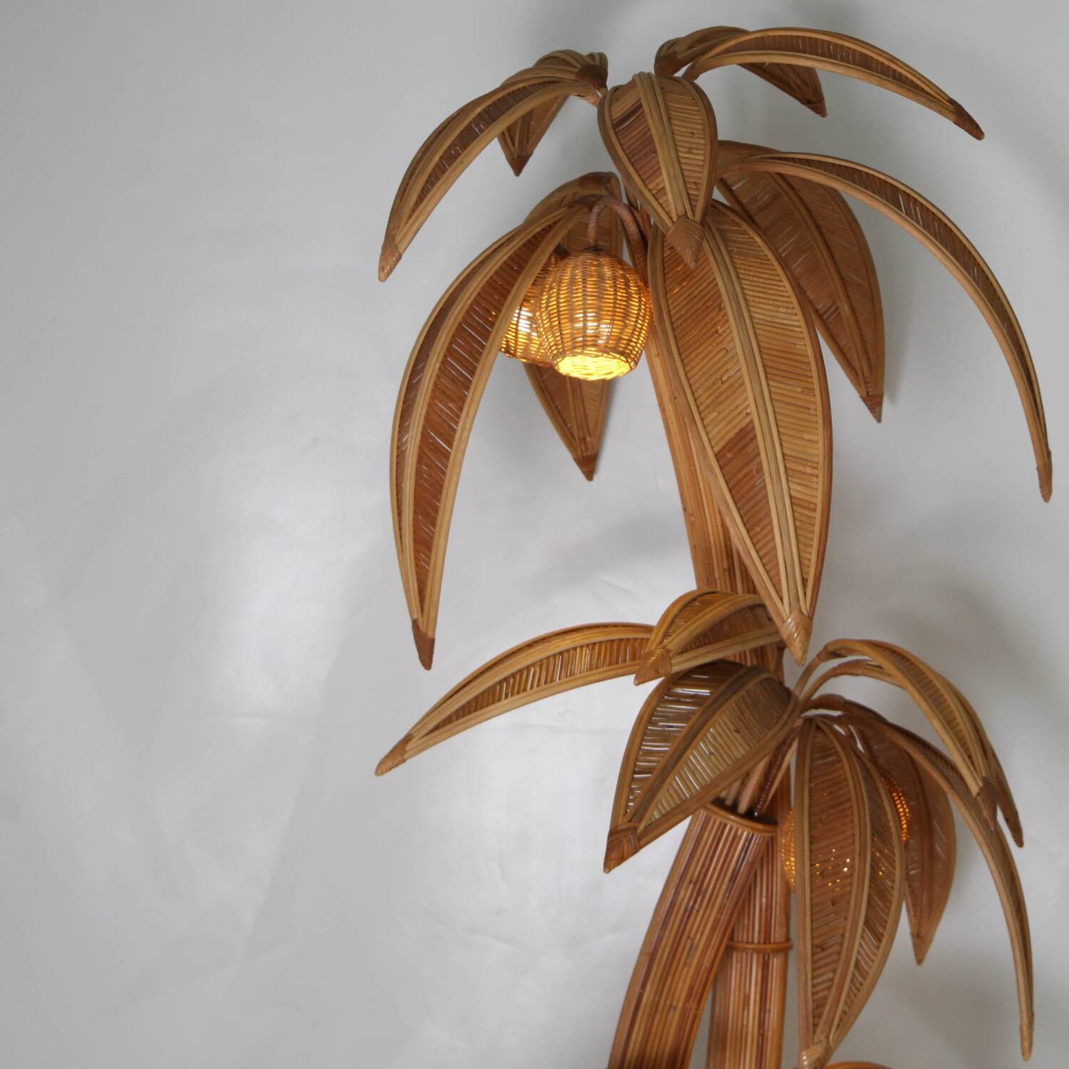 Large "coconut/palm" lamp in rattan