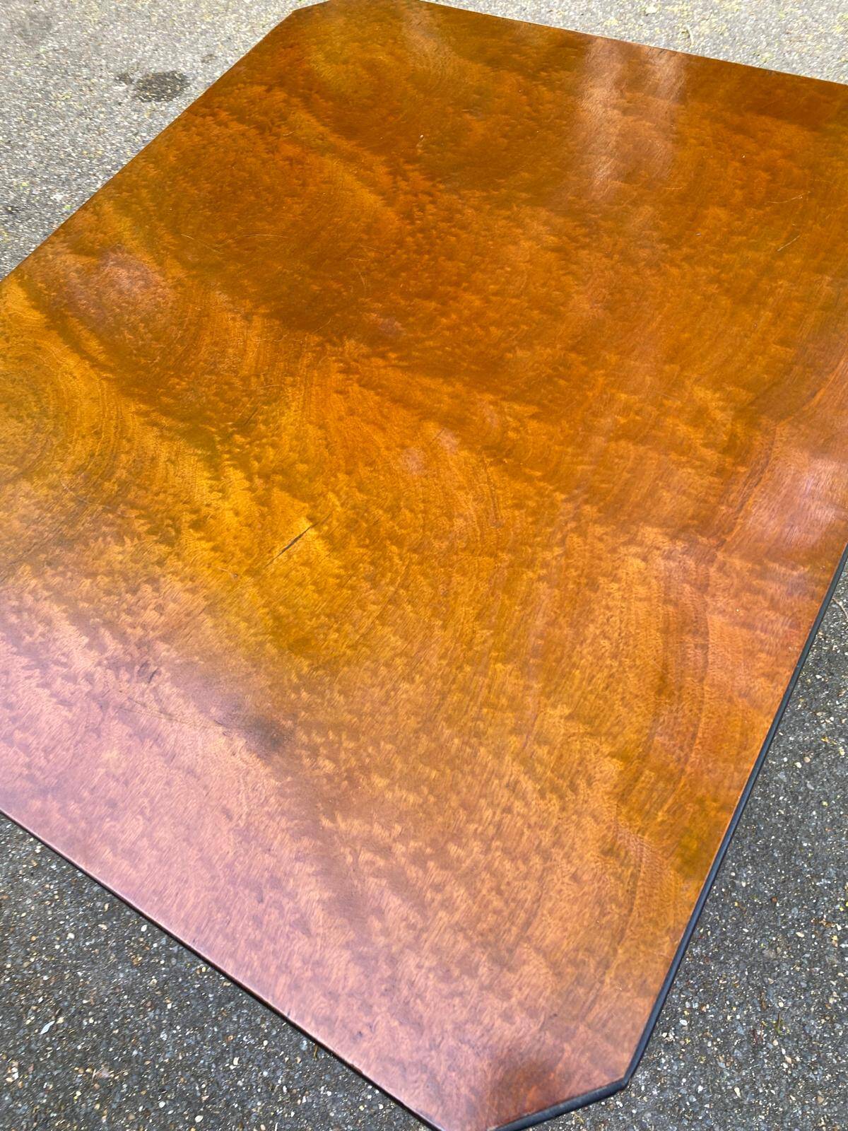 Art Deco dining table in rosewood from the 1950s with a central leg.