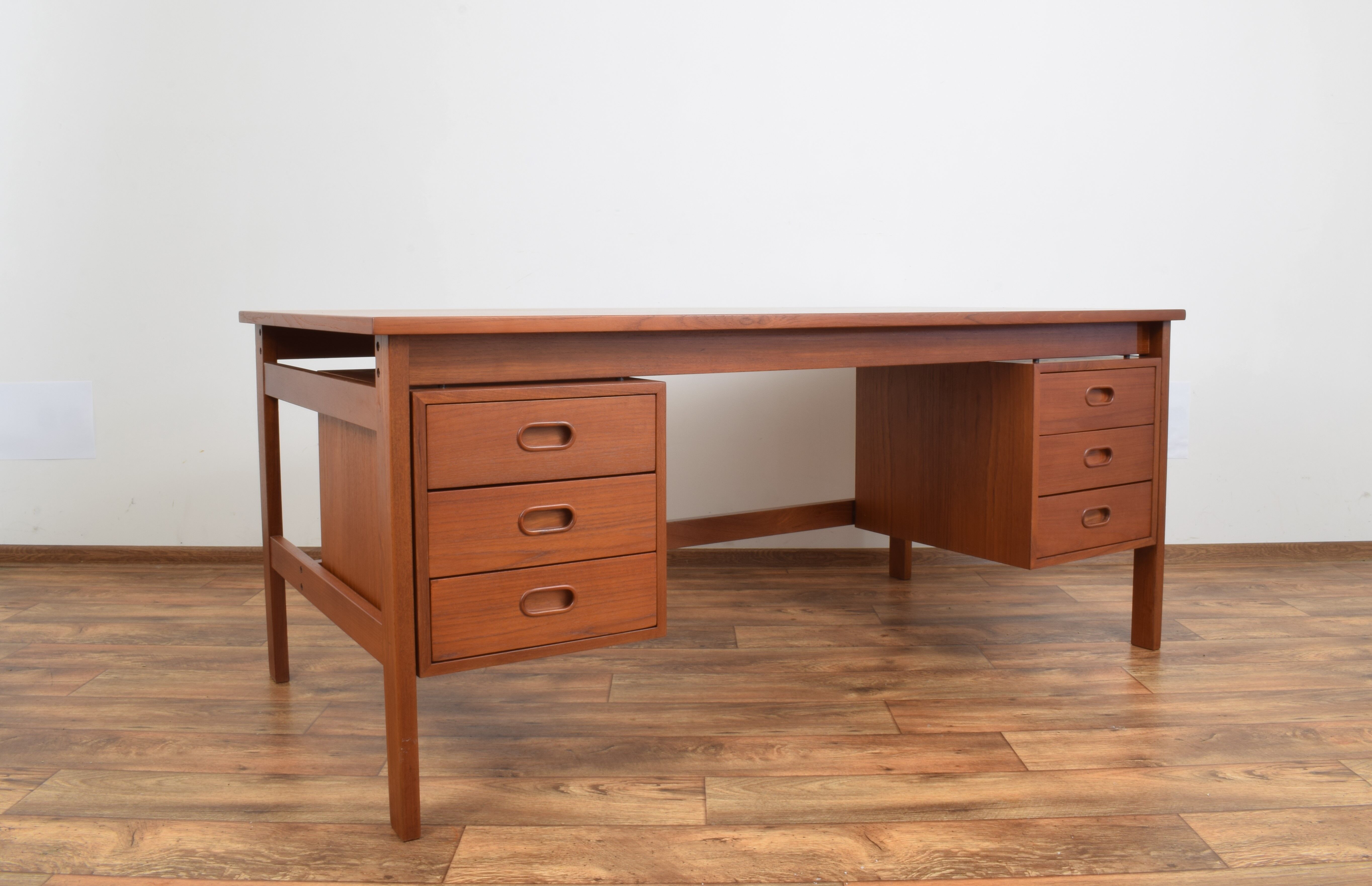 Mid-century danish teak desk, 1970