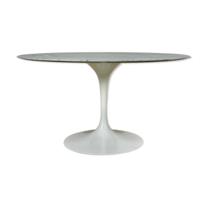 Table eero saarinen pour