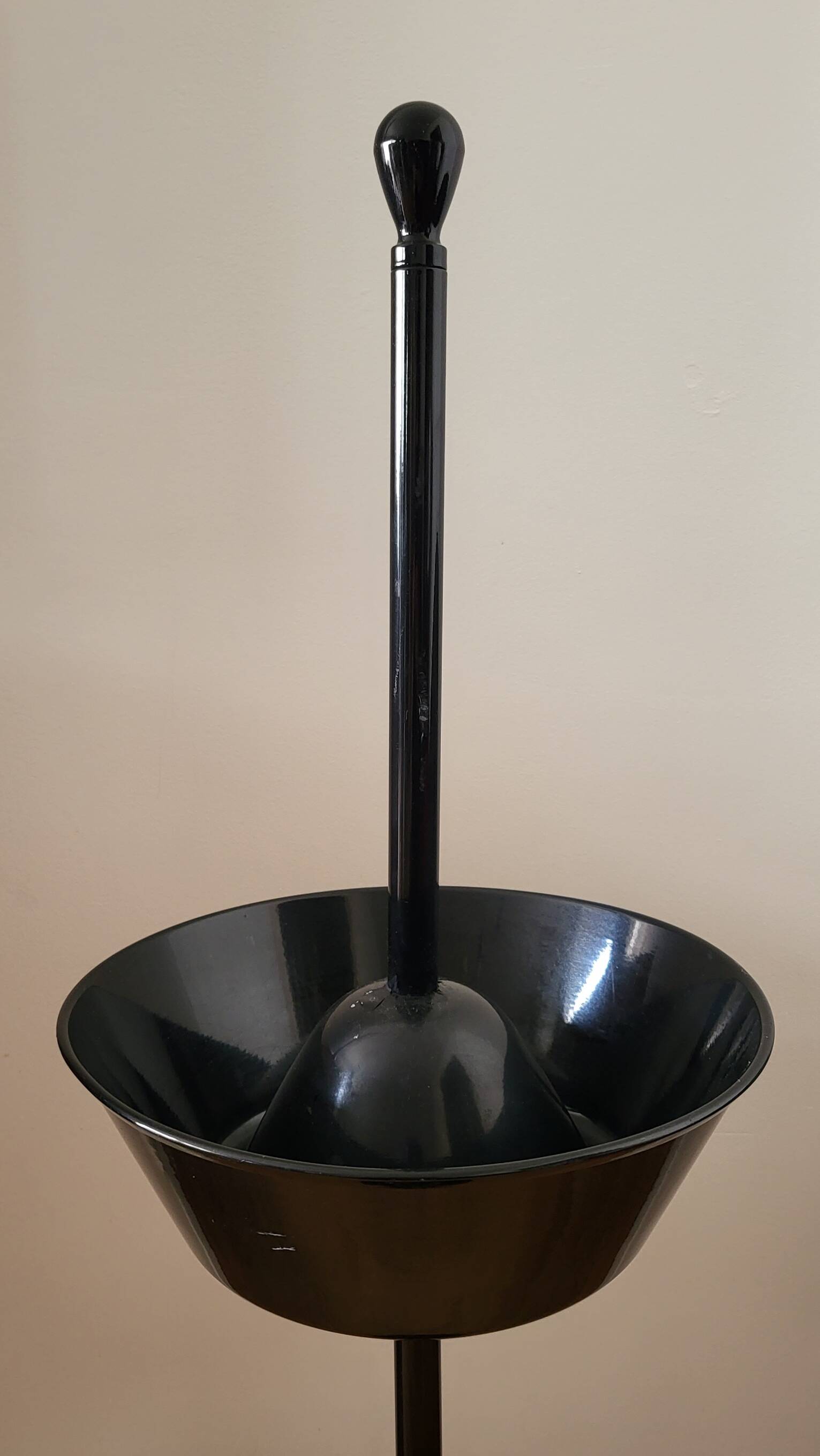 Black “Servofumo” ashtray by Zanotta Achille and Pier Castiglioni 1960 Italy Vintage