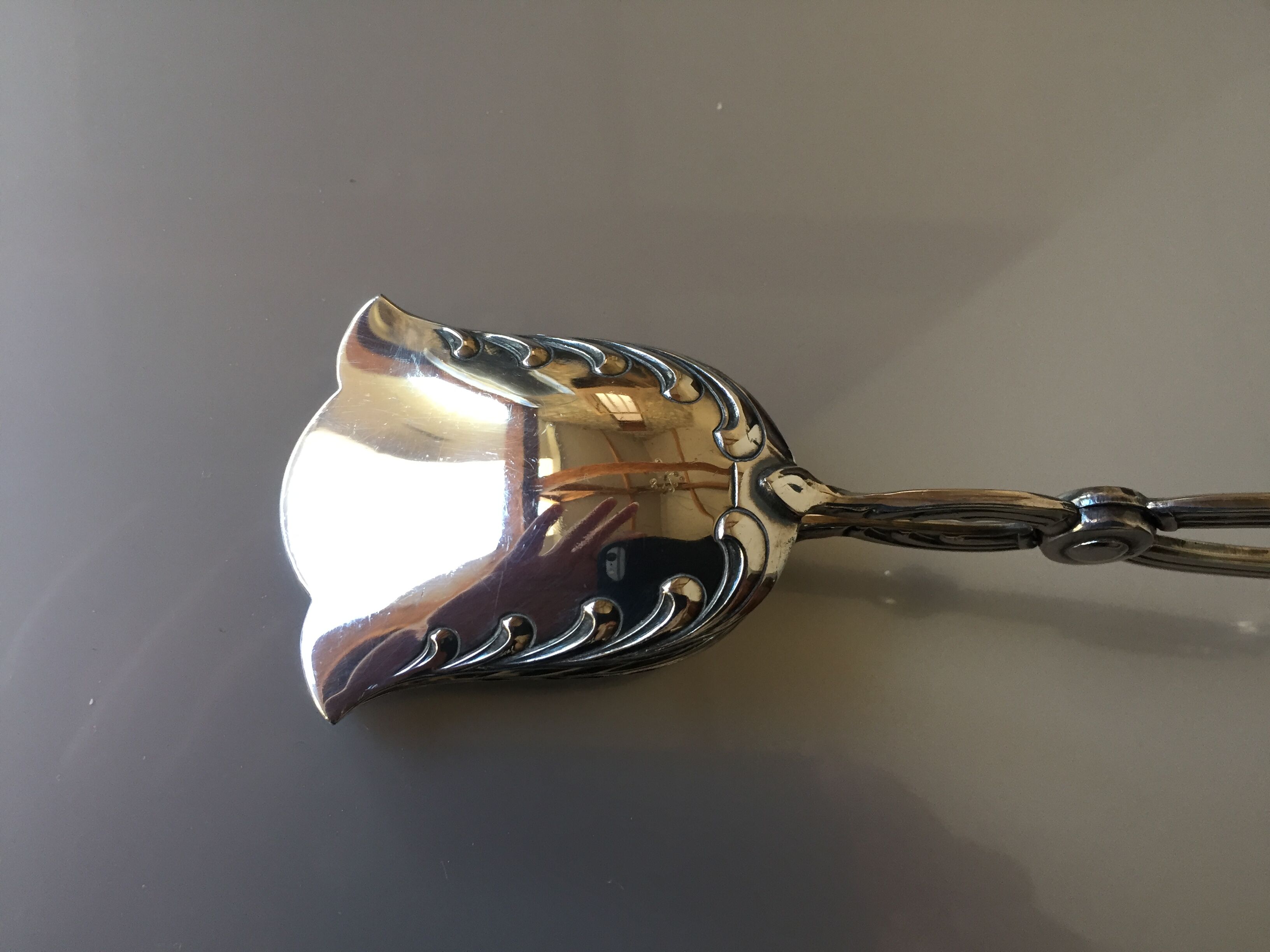 Silver metal mignardises pinch