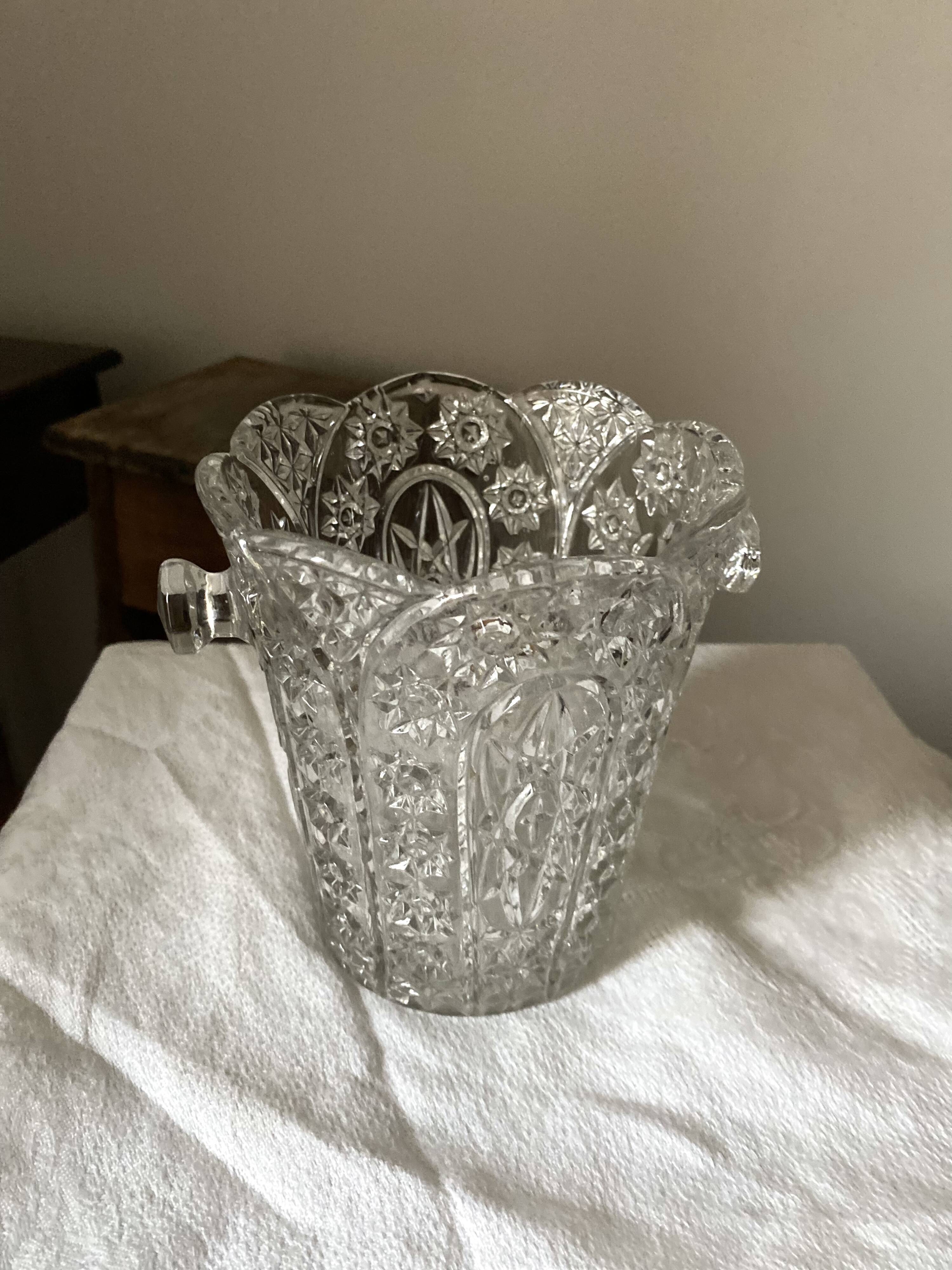 Ice bucket