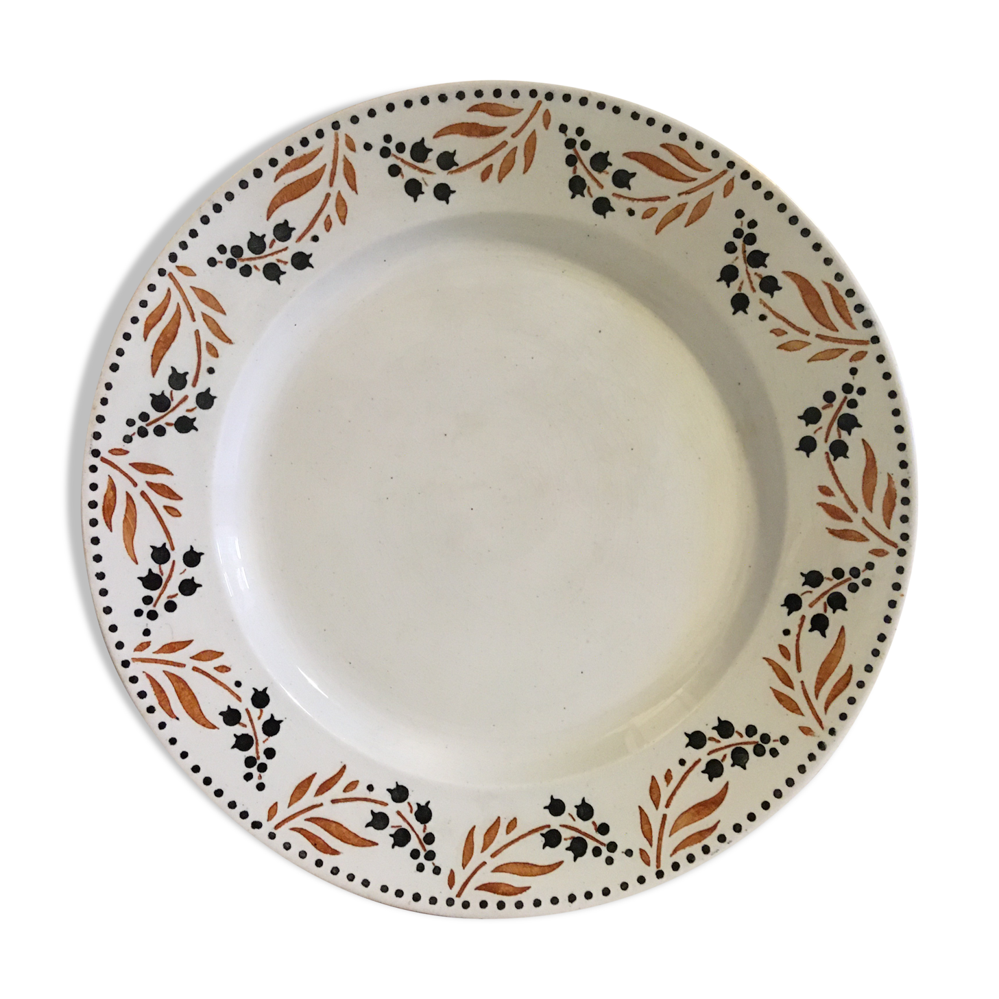 Gien's opaque porcelain round dish