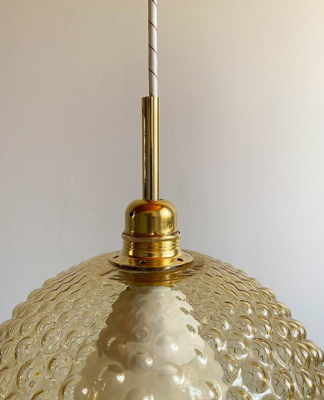 Amber bubble globe suspension