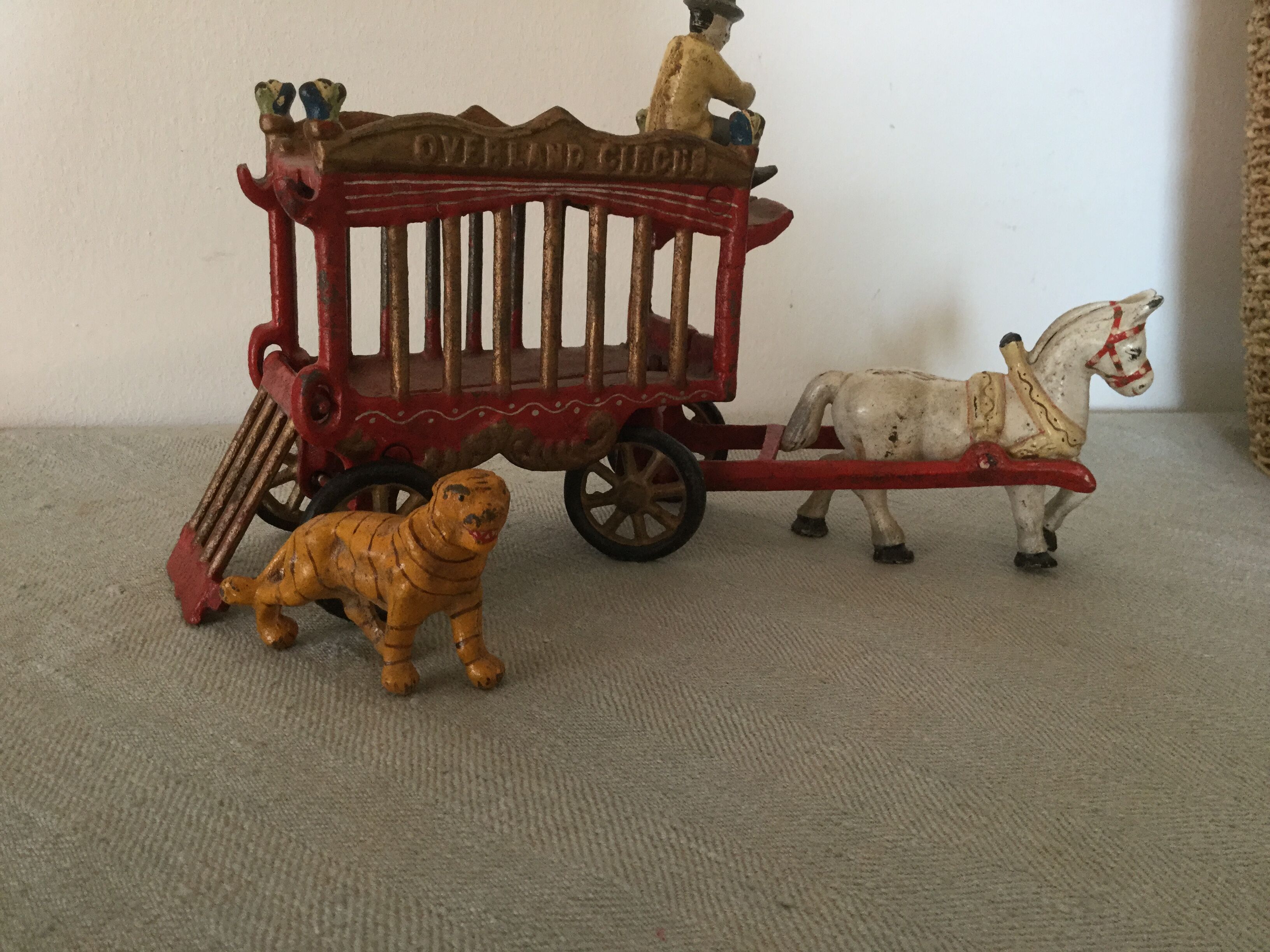 Team of circus in lead