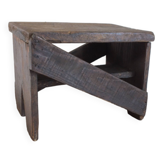 Ancien tabouret de ferme, artisanal et rustique